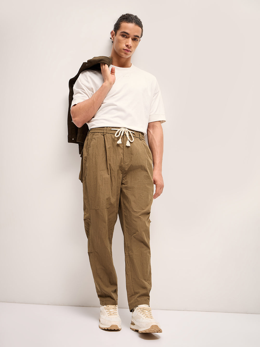 Men Olive Solid Relax Fit Mid-Rise Casual Pant