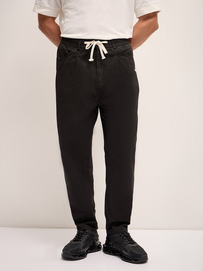 Men Black Solid Relax Fit Mid-Rise Casual Pant