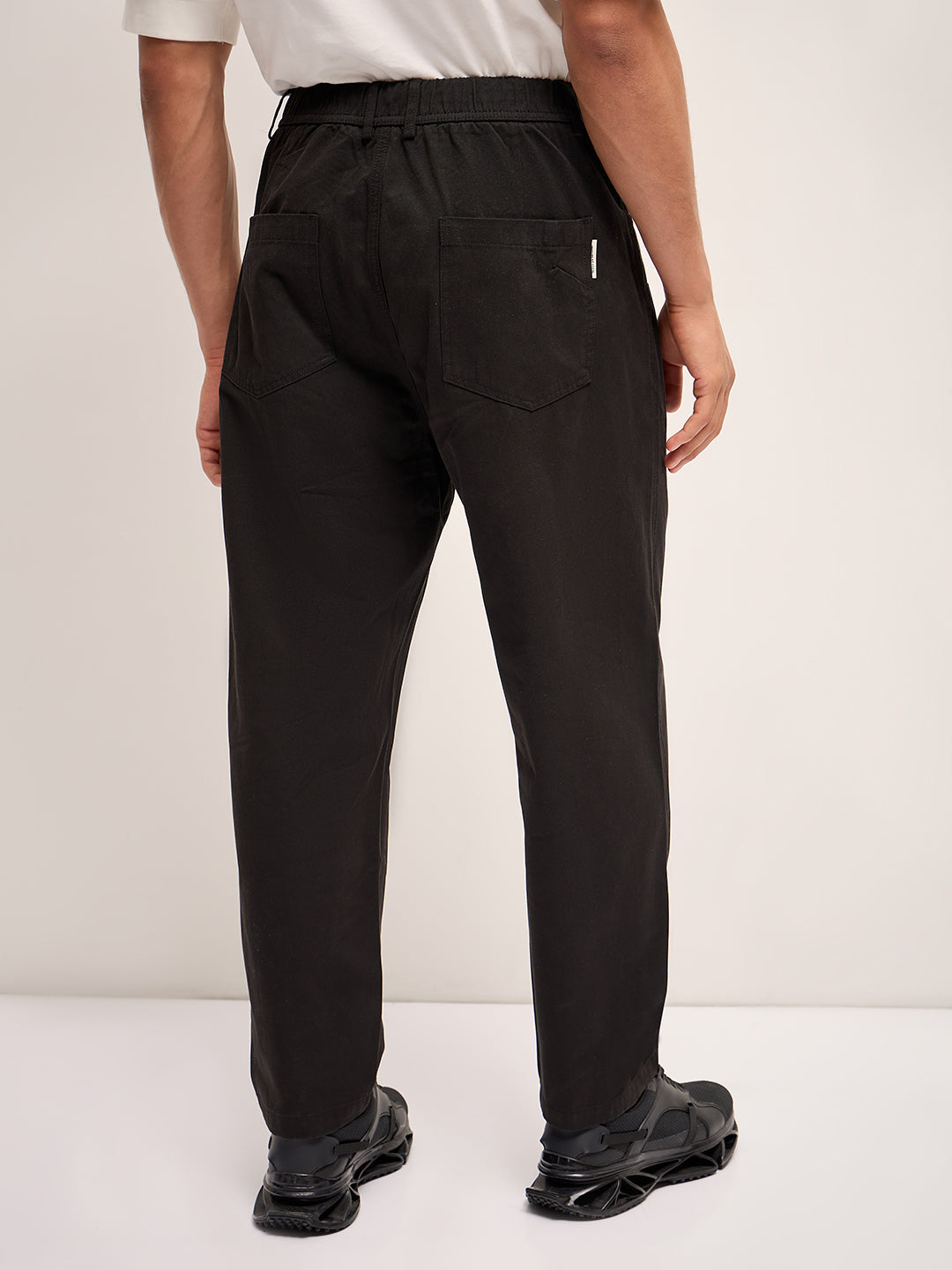 Men Black Solid Relax Fit Mid-Rise Casual Pant