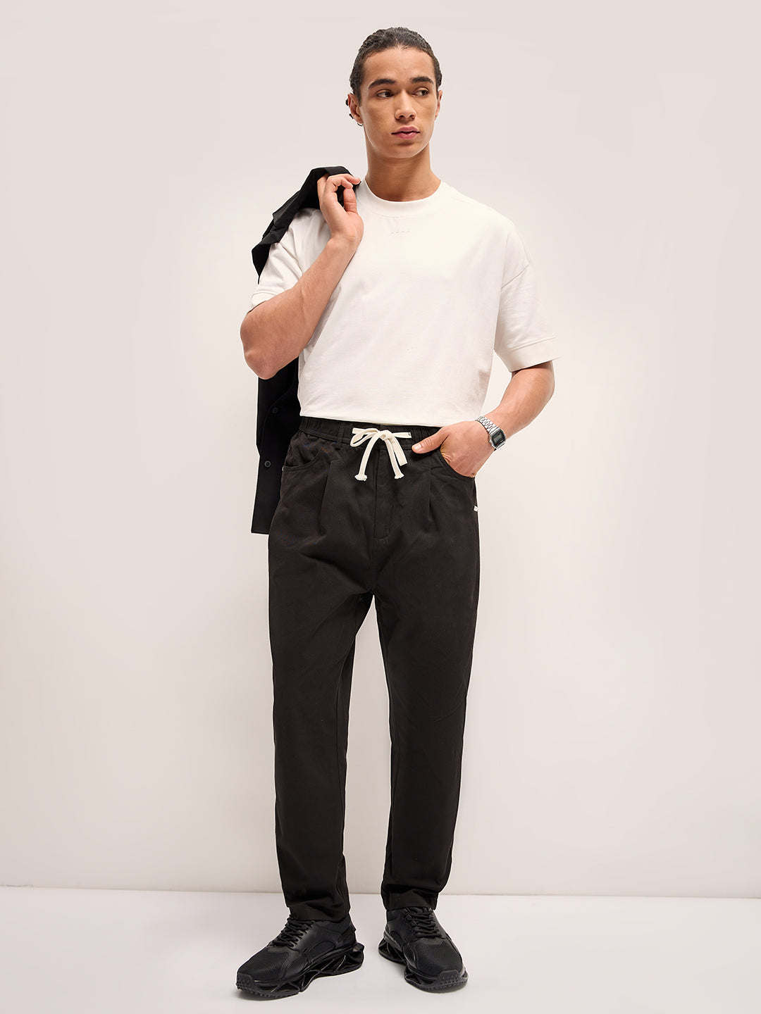 Men Black Solid Relax Fit Mid-Rise Casual Pant