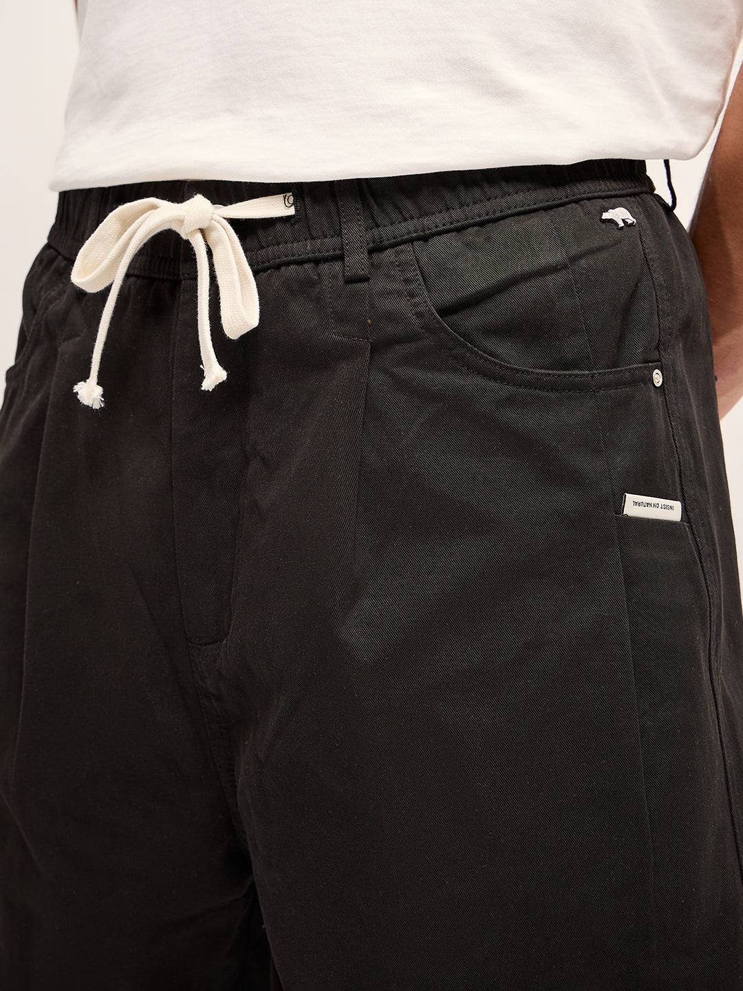Men Black Solid Relax Fit Mid-Rise Casual Pant