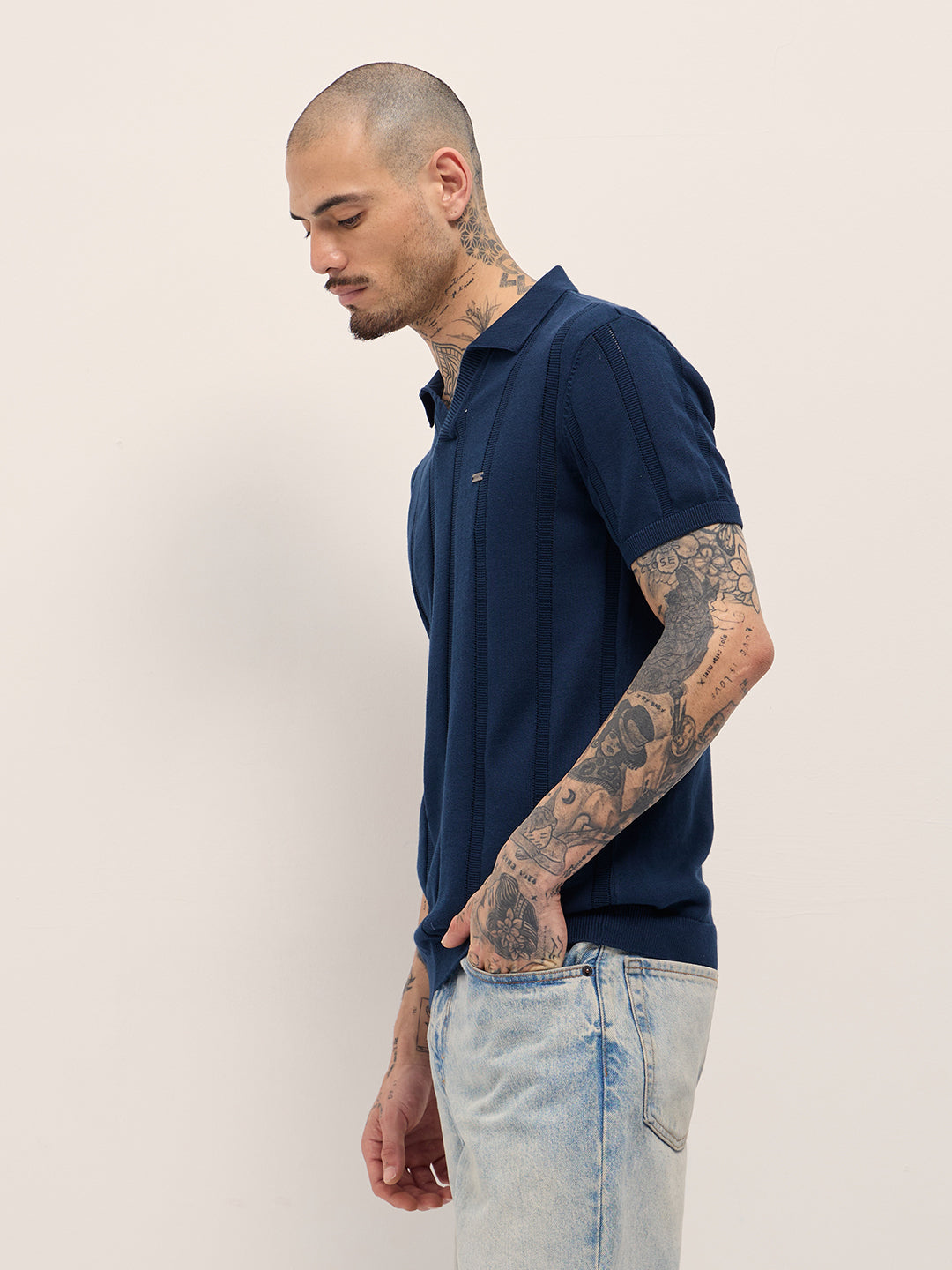 Men Blue Textured vertical knit stripes Slim Fit Polo