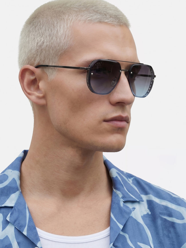 Men Gradient Lens Shield Sunglasses with Sleek Metal Frame