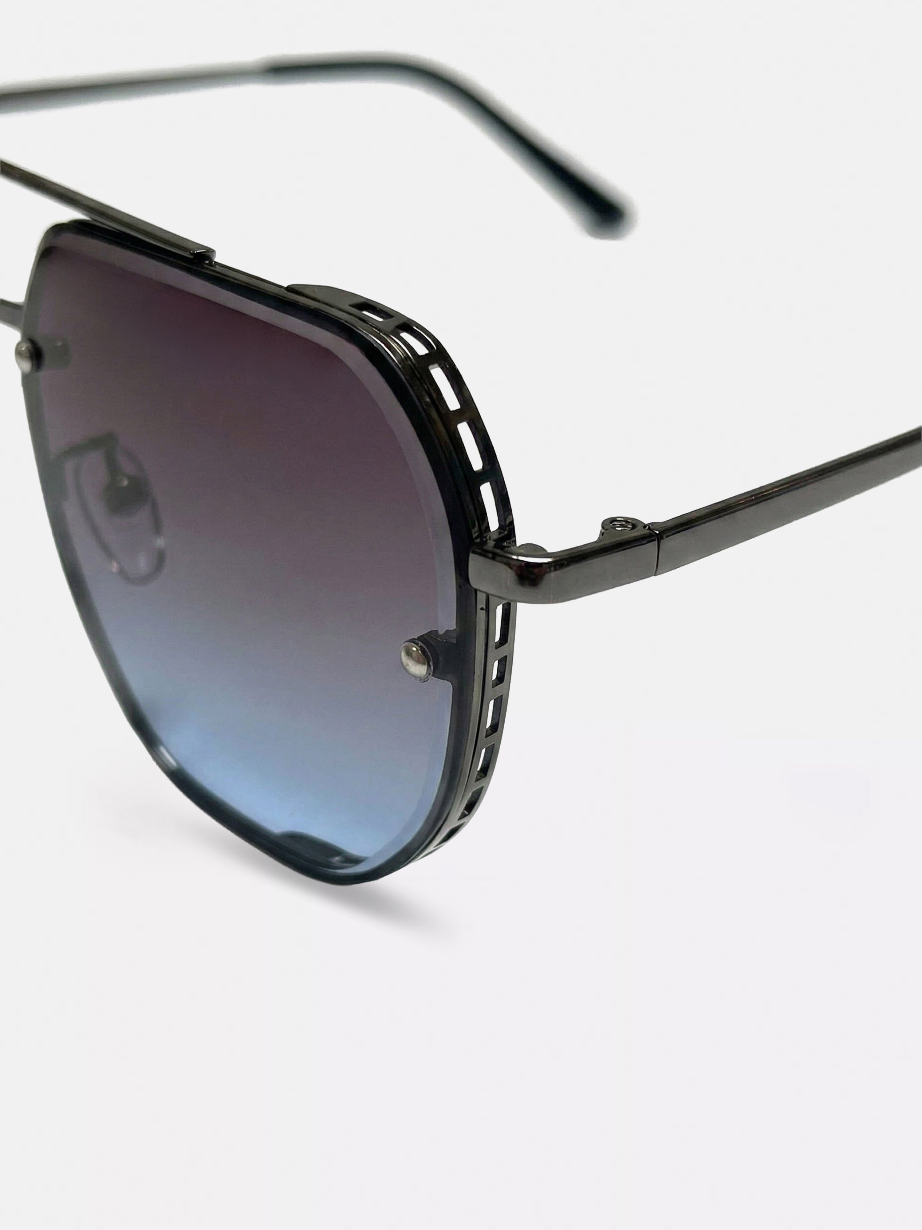 Men Gradient Lens Shield Sunglasses with Sleek Metal Frame