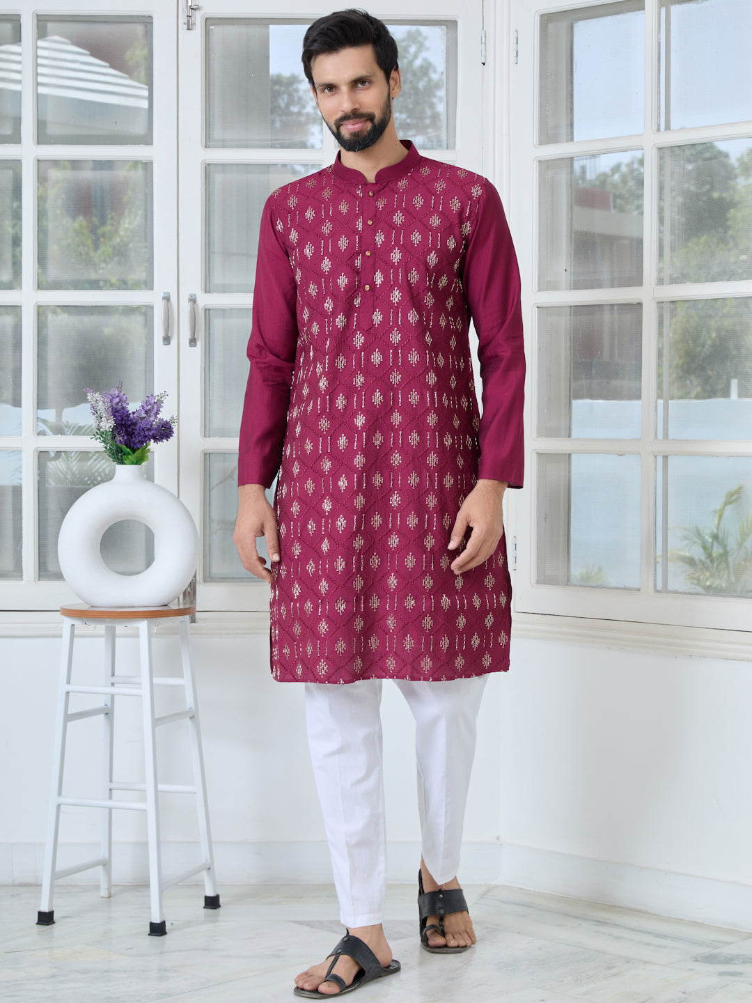 Men Embroidered Sequinned Kurta