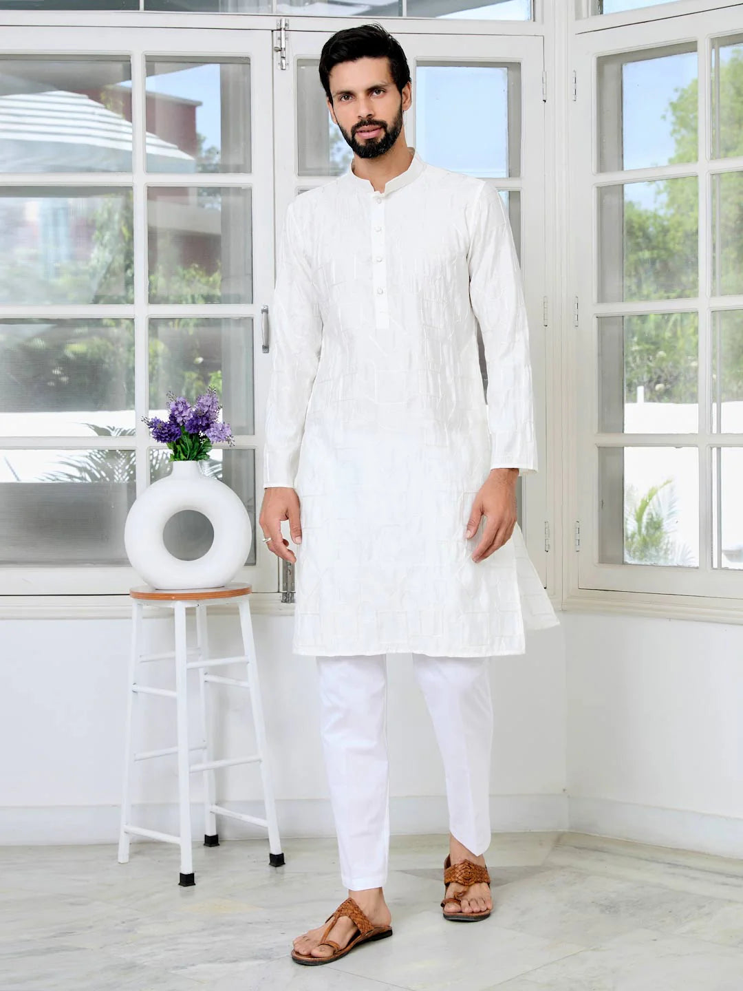 Men Cream Geometric Embroidered Thread Work Mandarin Collar Straight Kurta