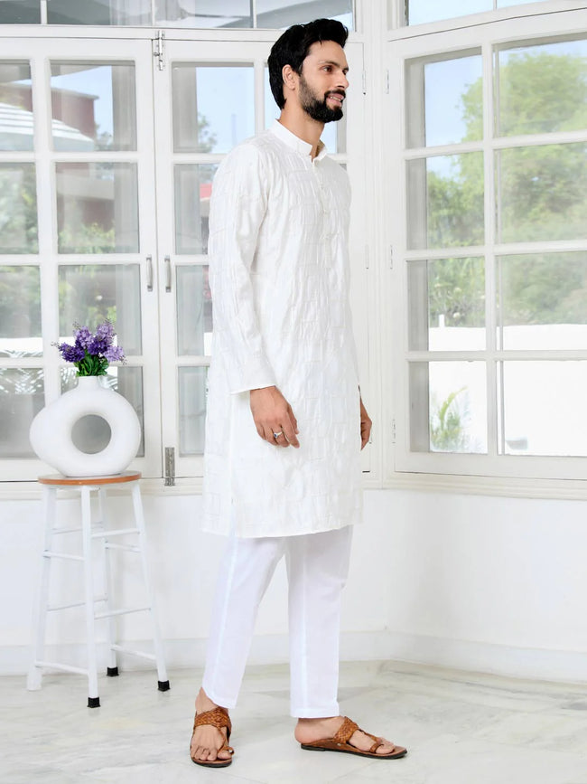 Men Cream Geometric Embroidered Thread Work Mandarin Collar Straight Kurta
