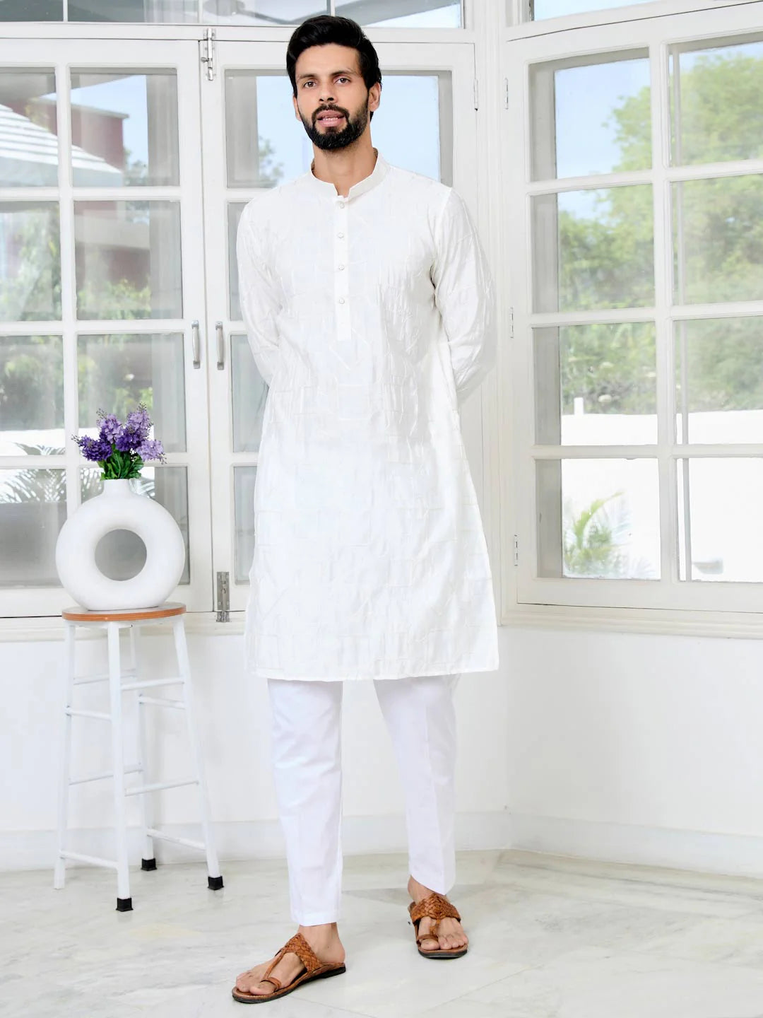 Men Cream Geometric Embroidered Thread Work Mandarin Collar Straight Kurta