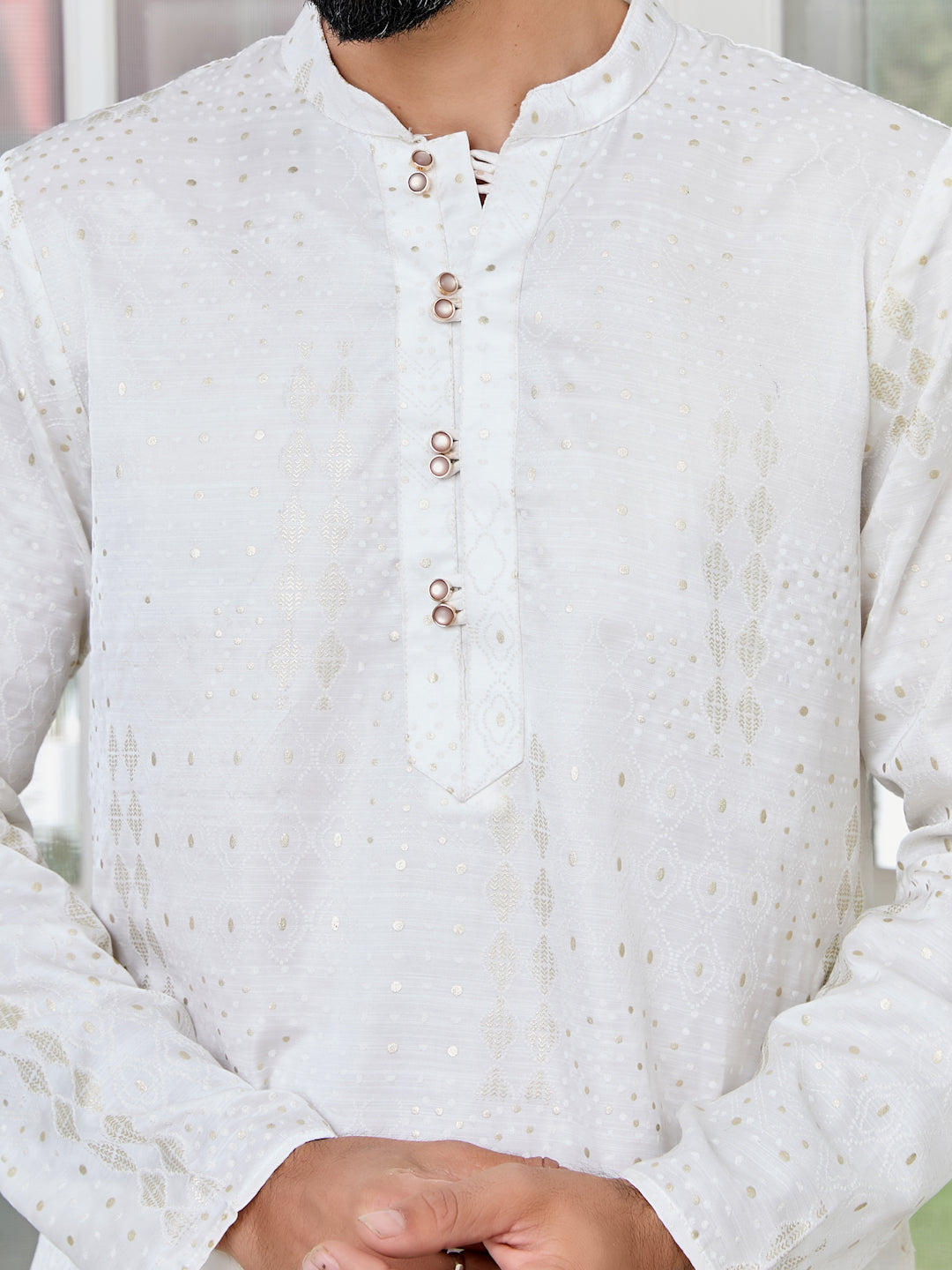 Men Off White Embossed and Foil Kurta