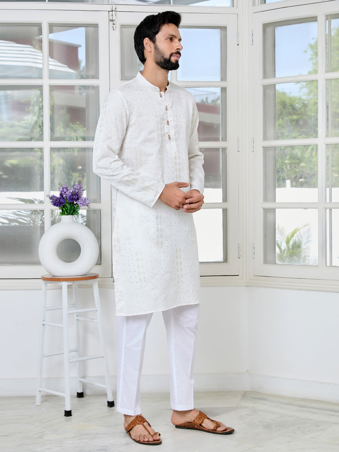 Men Off White Embossed and Foil Kurta