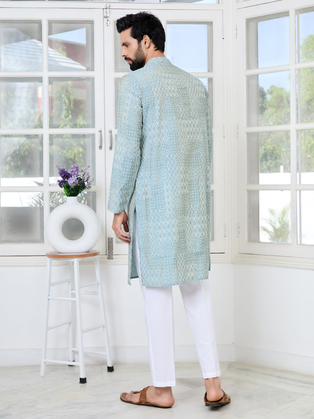 Men Grey Embossed and Foil Kurta