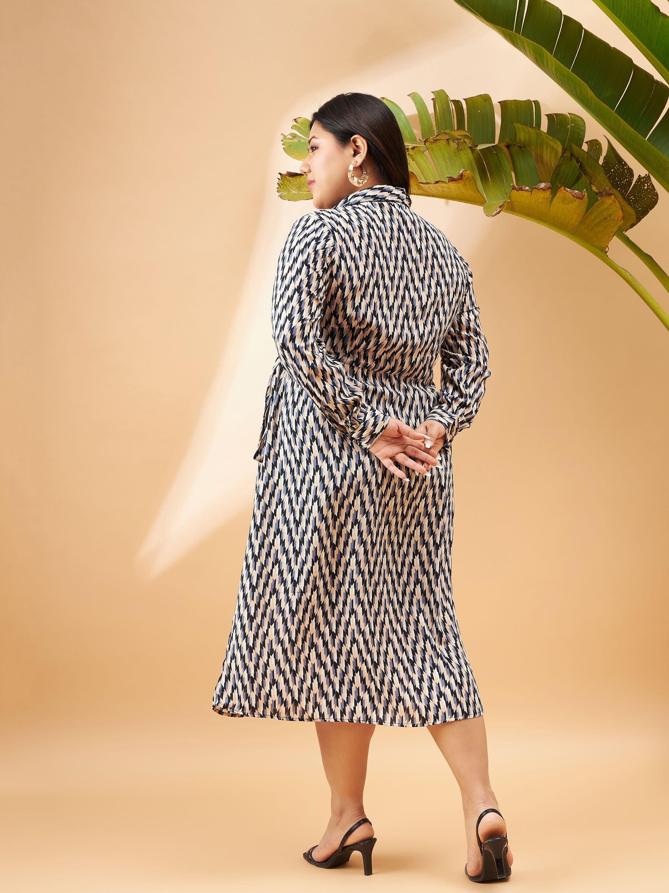 Women Black & White Geometric Printeded Wrap Dress