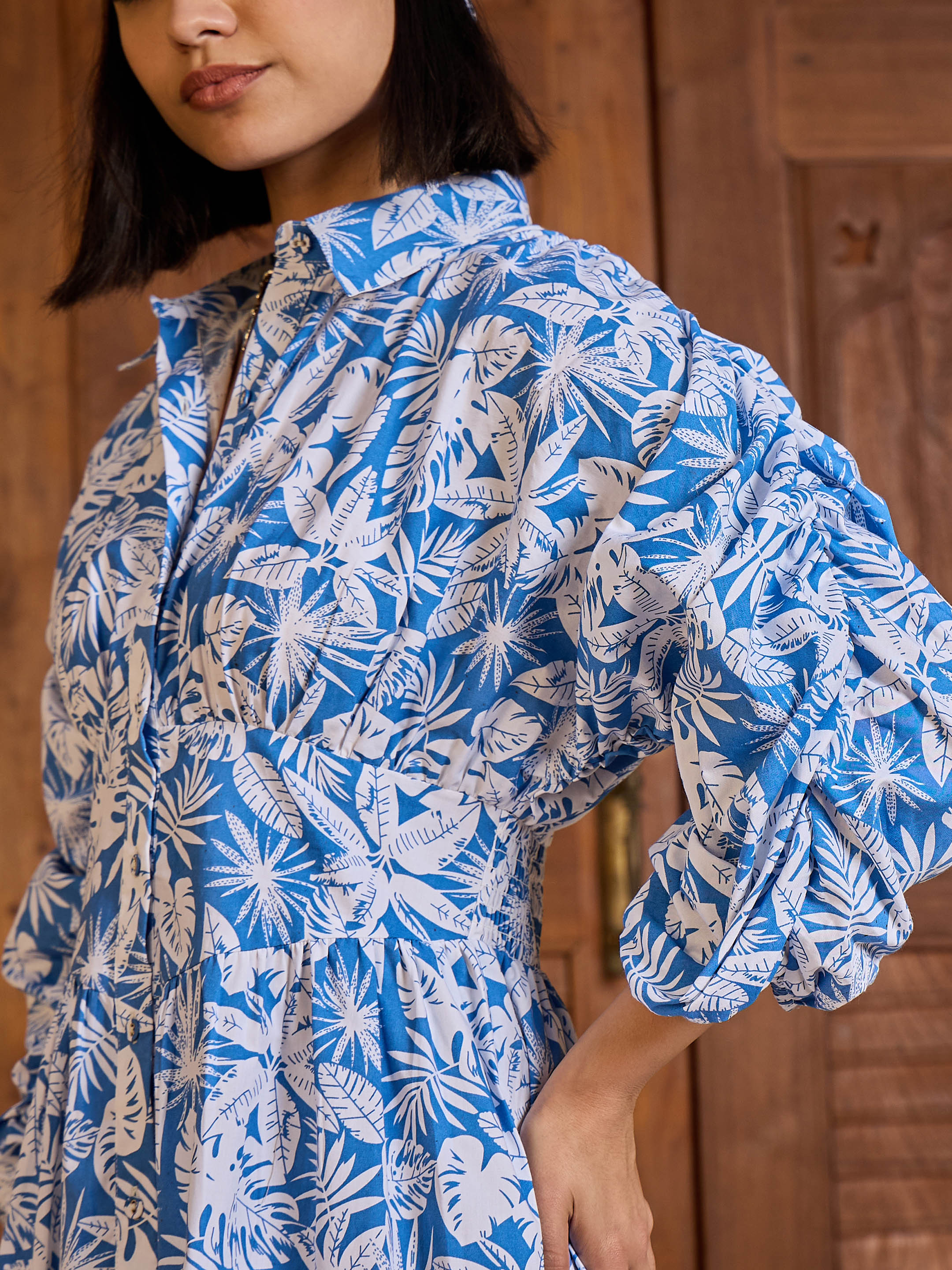 Women Blue & White Floral Ruched Sleeves Short Dress