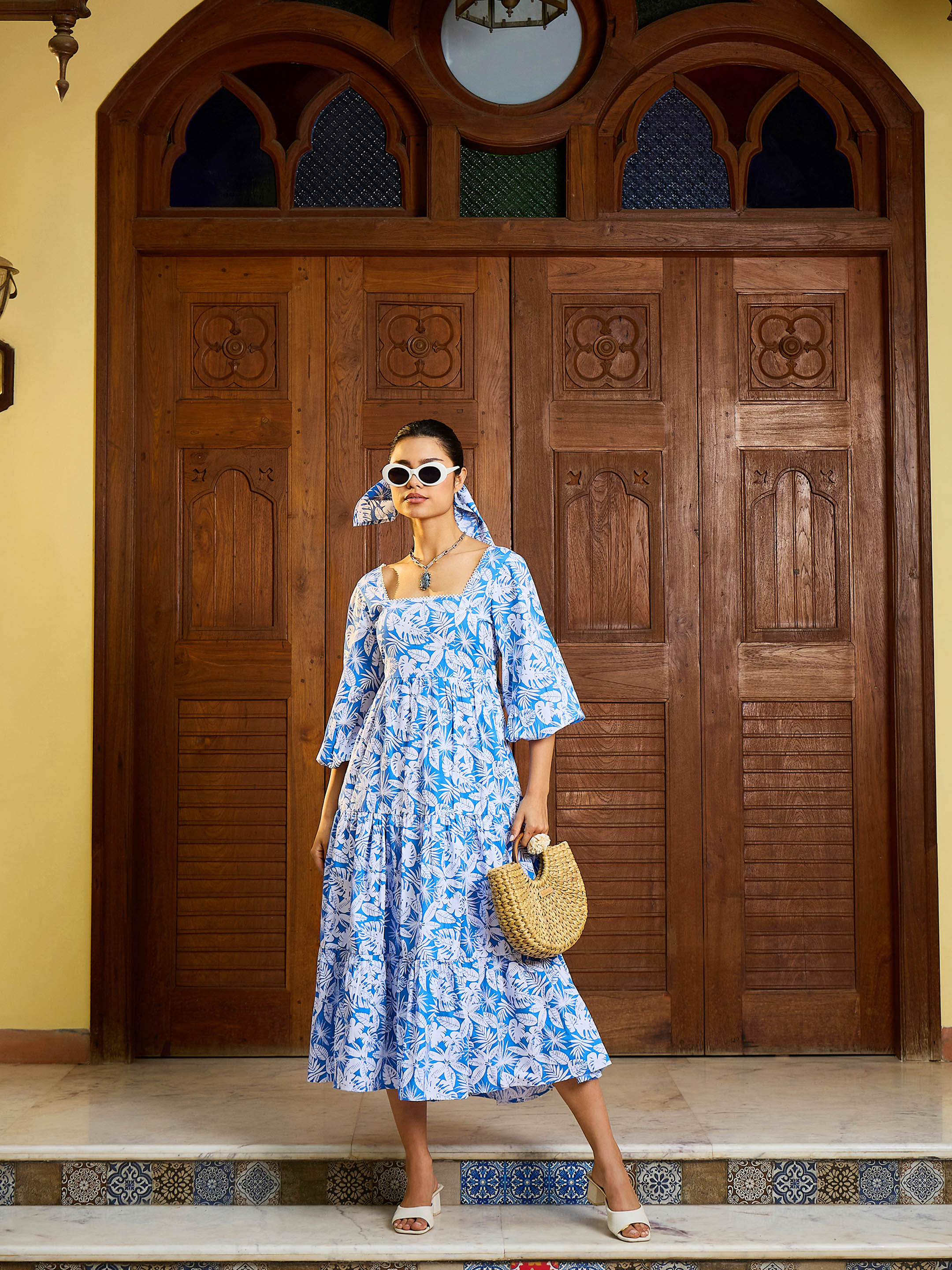 Women Blue & White Floral Back Tie Knot Midi Dress