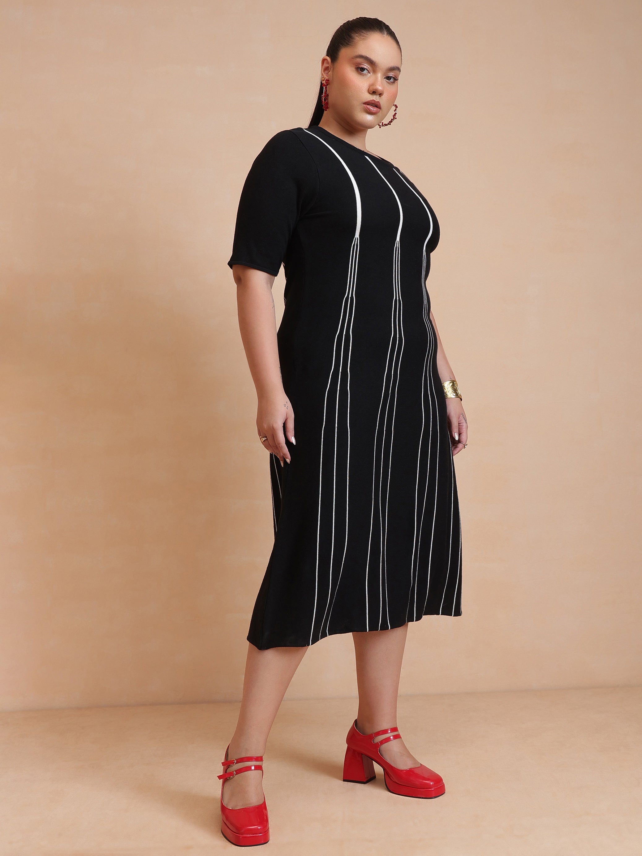 Women Black & White Stripe Knit Short Sleeves Midi Dress