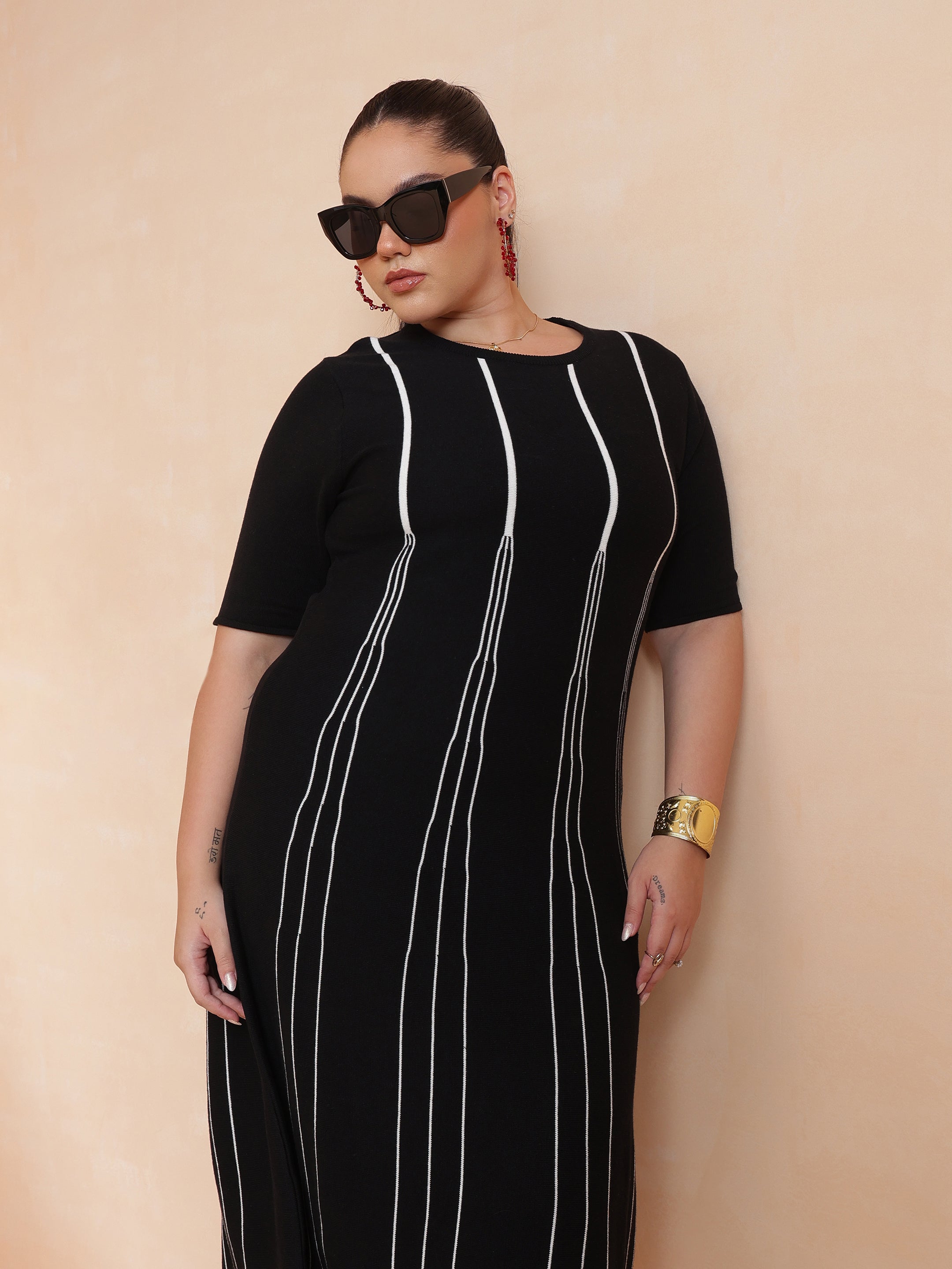 Women Black & White Stripe Knit Short Sleeves Midi Dress
