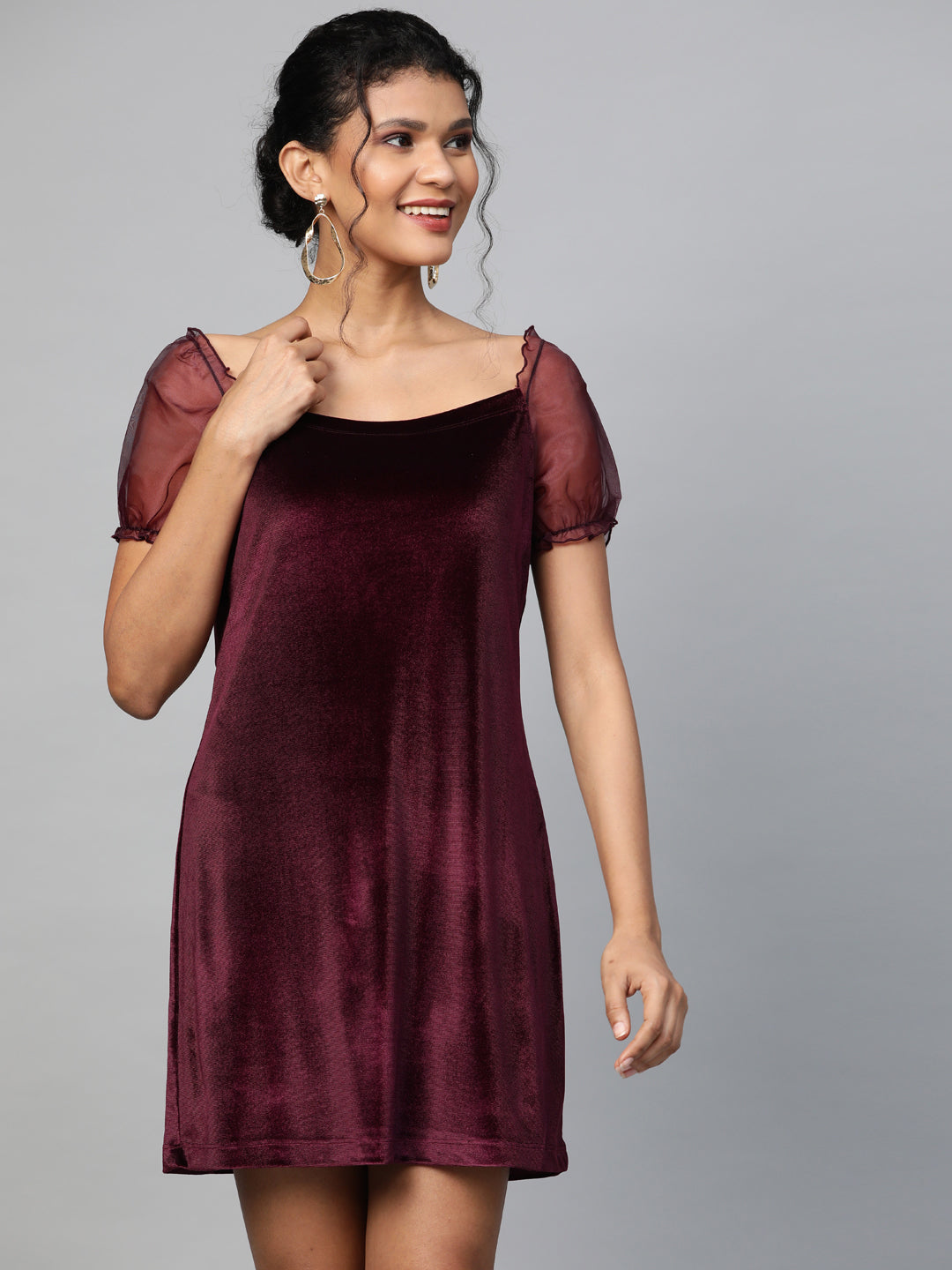 Women Burgundy Velvet Puff Sleeve Short