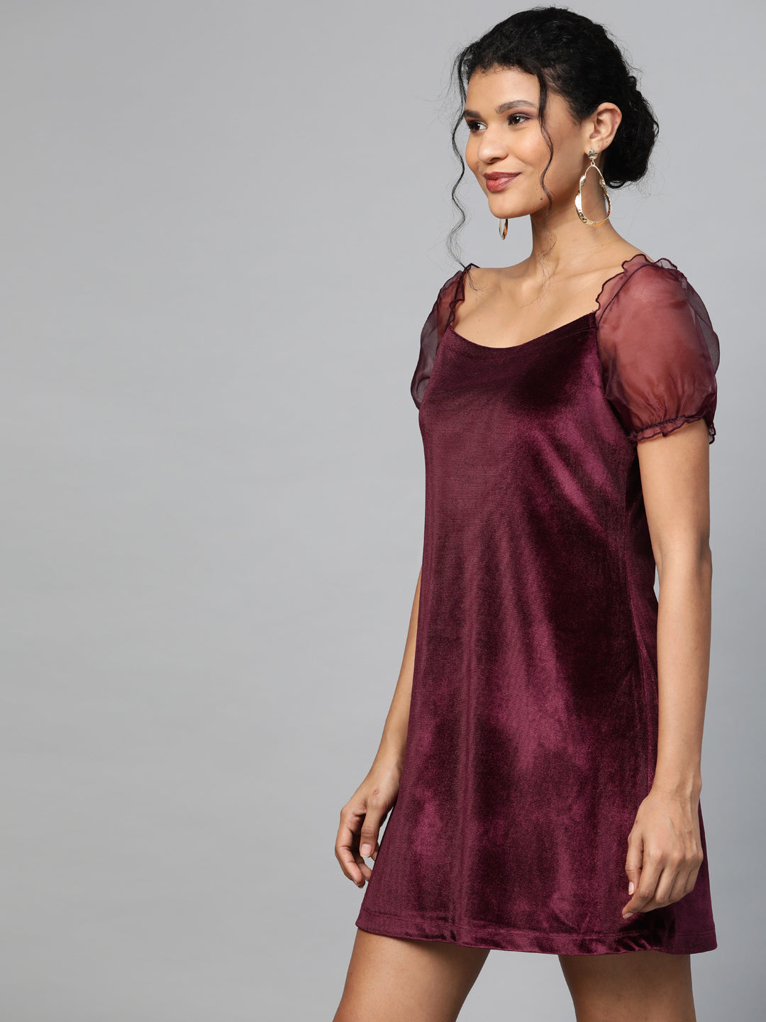 Women Burgundy Velvet Puff Sleeve Short