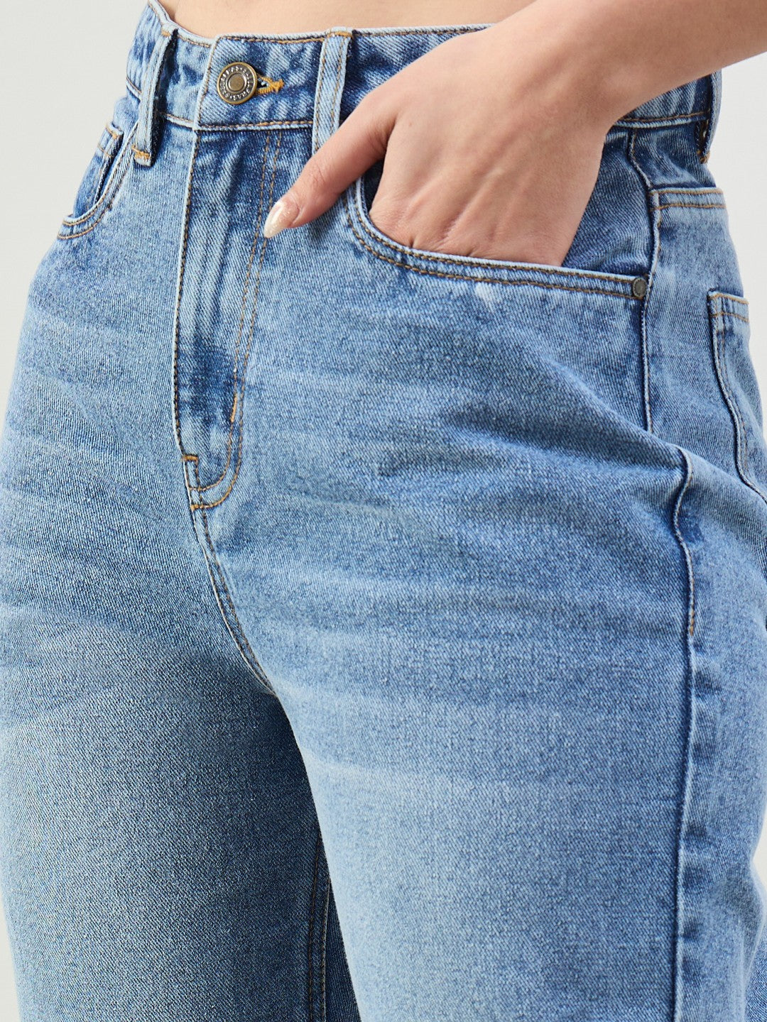 Women Blue Wash Barrel Fit High Rise Jeans