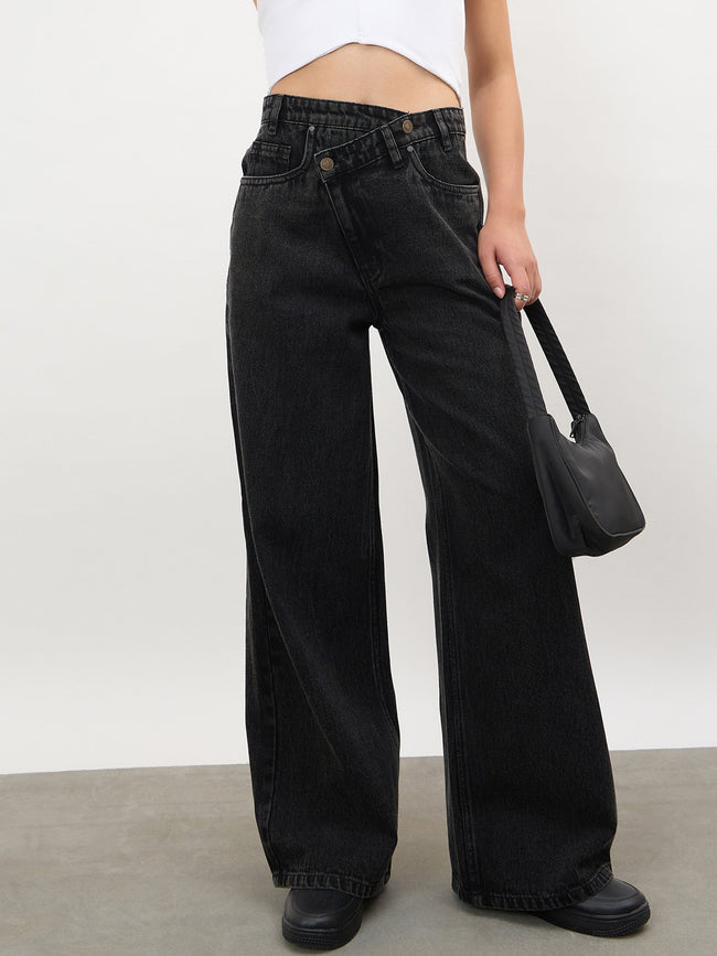 Women Black Wash Cross Waist Straight Jeans