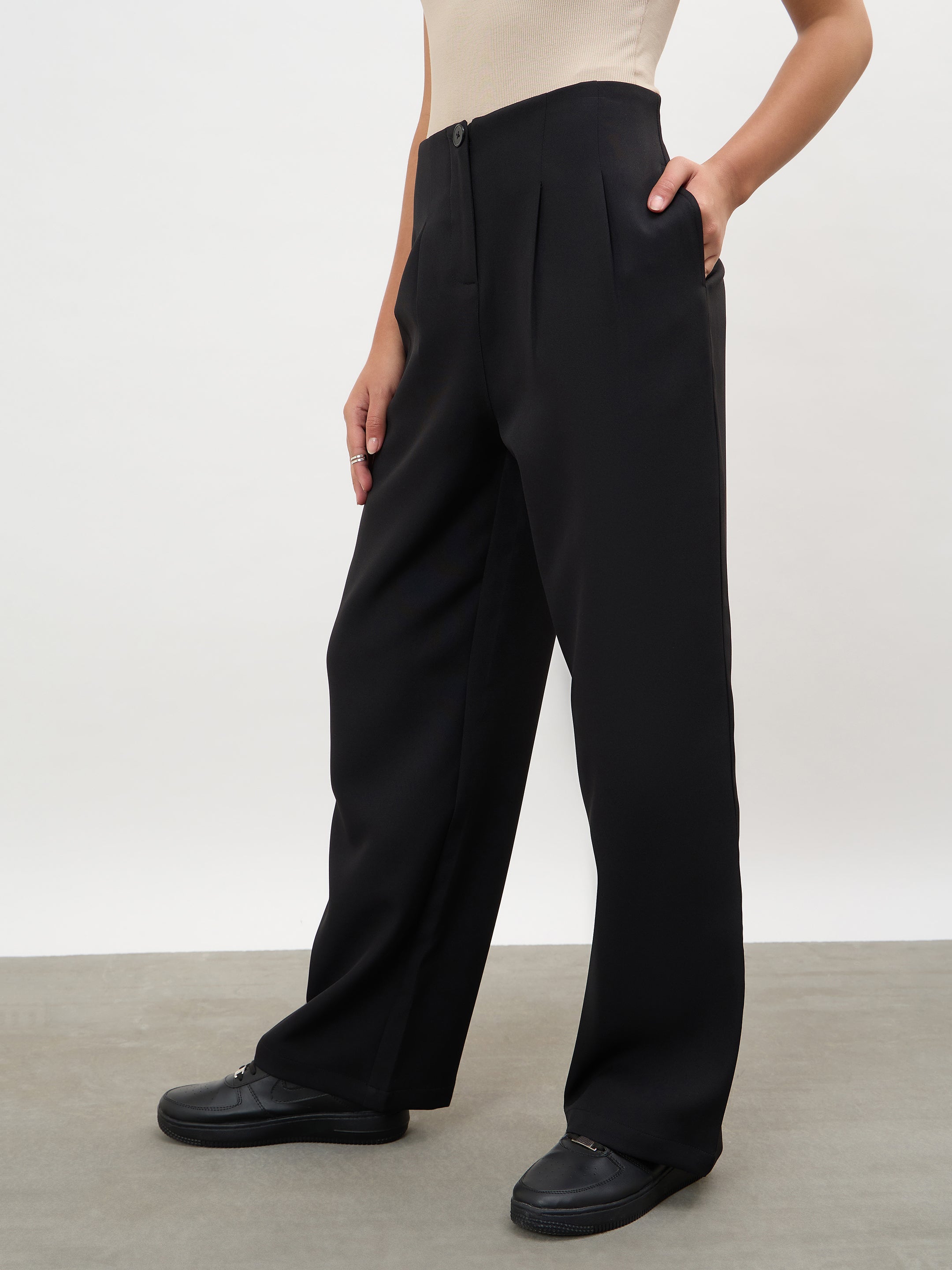 Women Black Dual-Dart No-waistband Mid Rise Korean Pants