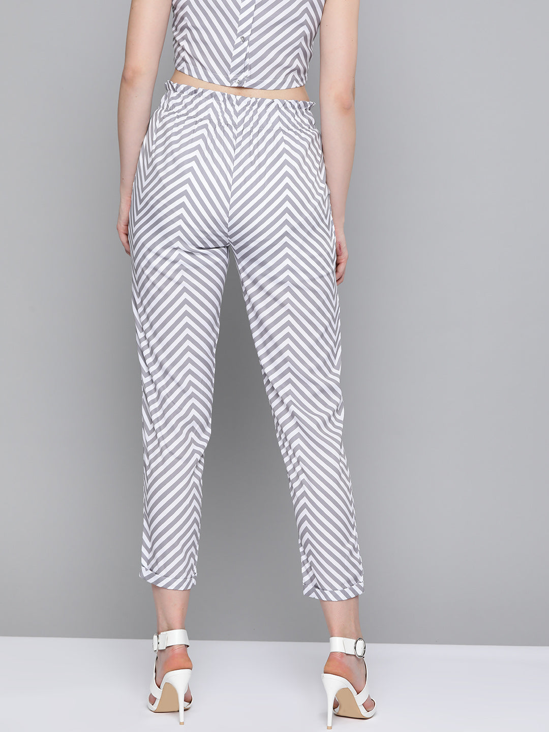 Women Grey Chevron Tapered Belted Pant