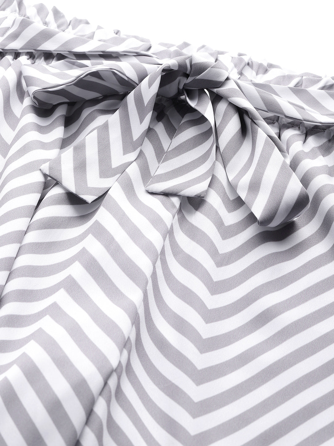 Women Grey Chevron Tapered Belted Pant