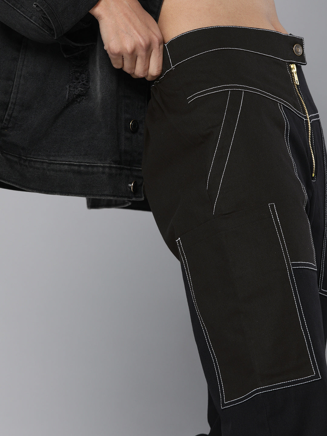 Women Black Contrast Stitch Zipper Fly