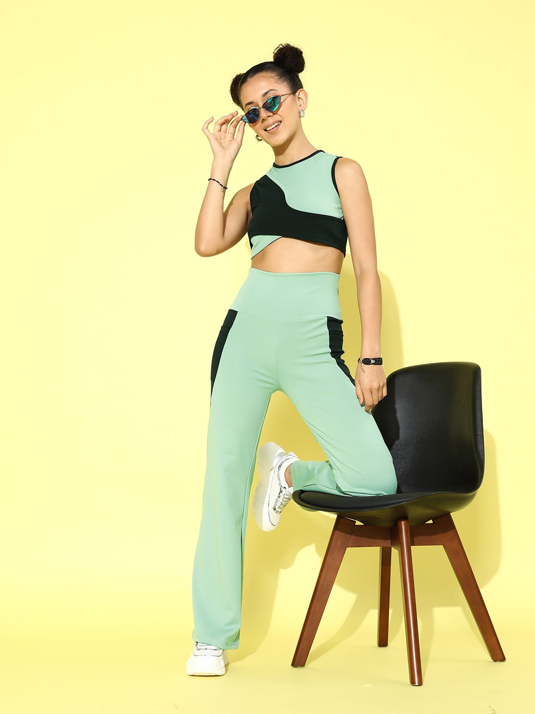 Women Olive & Black Colorblock Crop Top With Yoga Pants