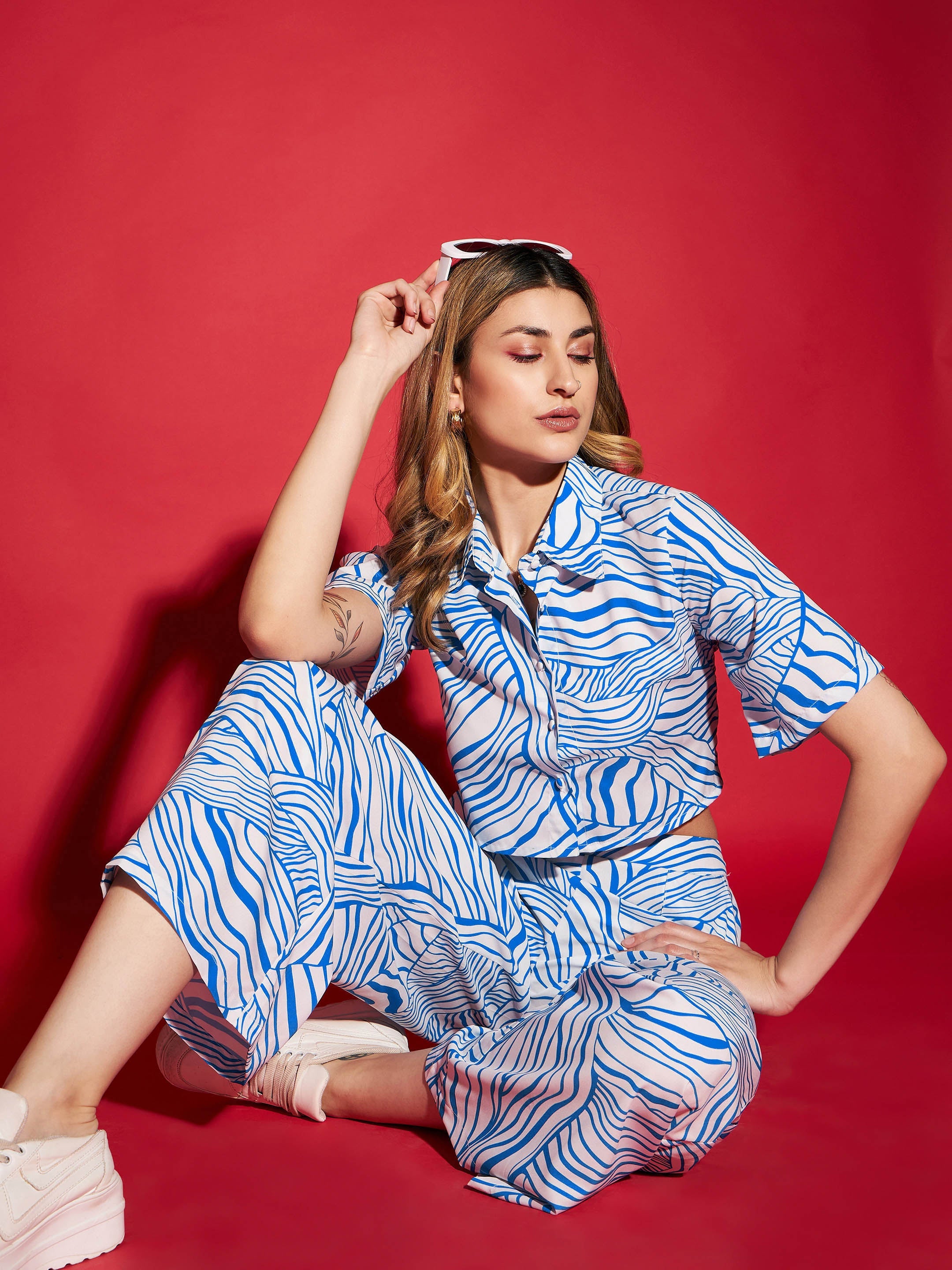 Women Blue Abstract Printed Crop Shirt With Straight Pants