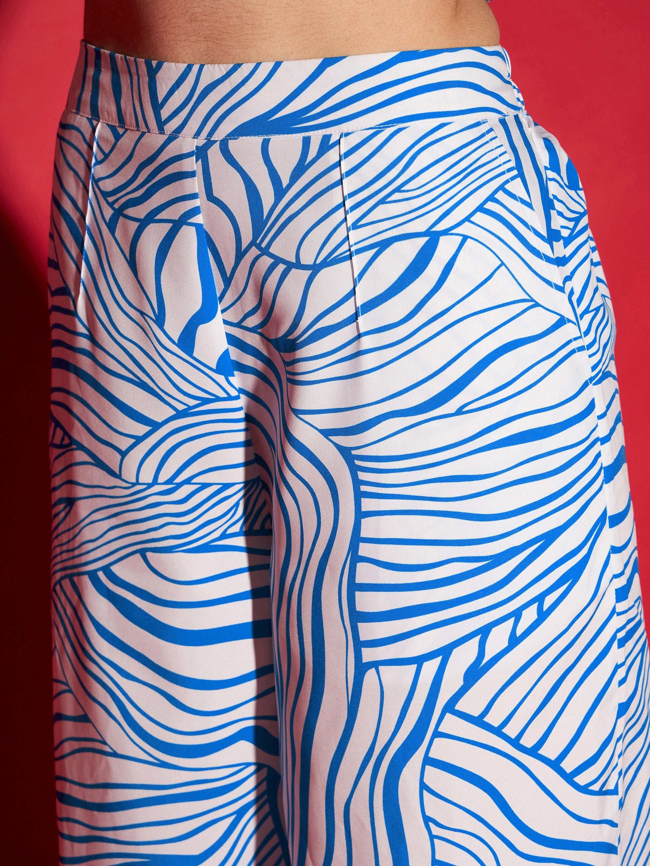 Women Blue Abstract Printed Crop Shirt With Straight Pants