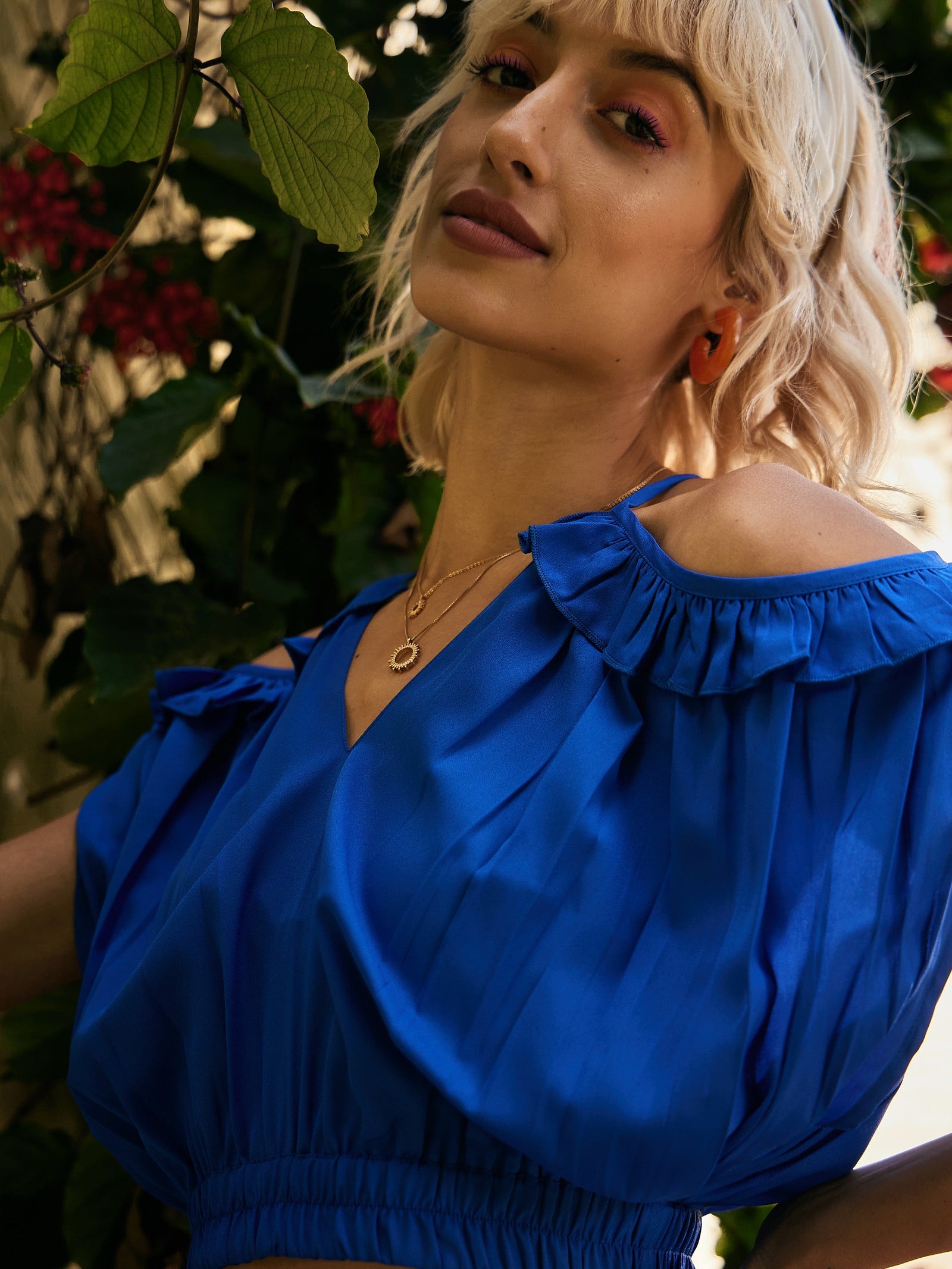 Women Royal Blue Strappy V-Neck Tie Back Crop Top