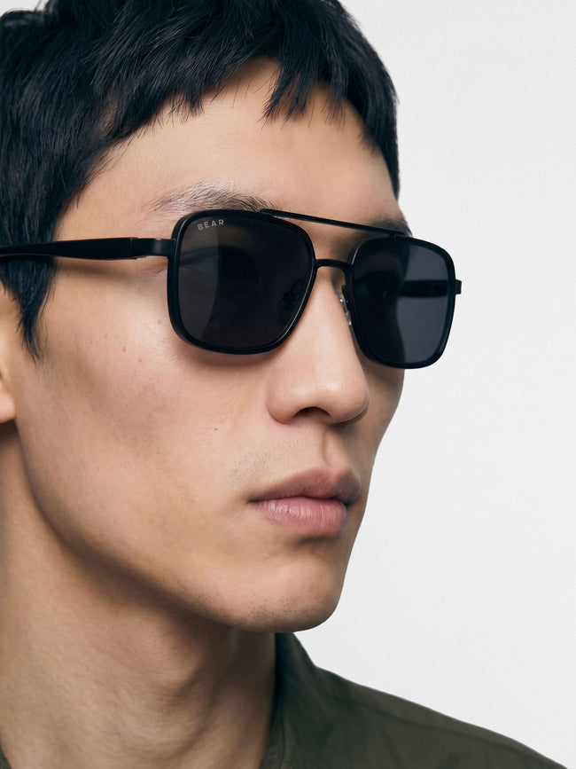 Men Aviator Sunglasses with Silver Metal Frame & Grey Tinted Lenses