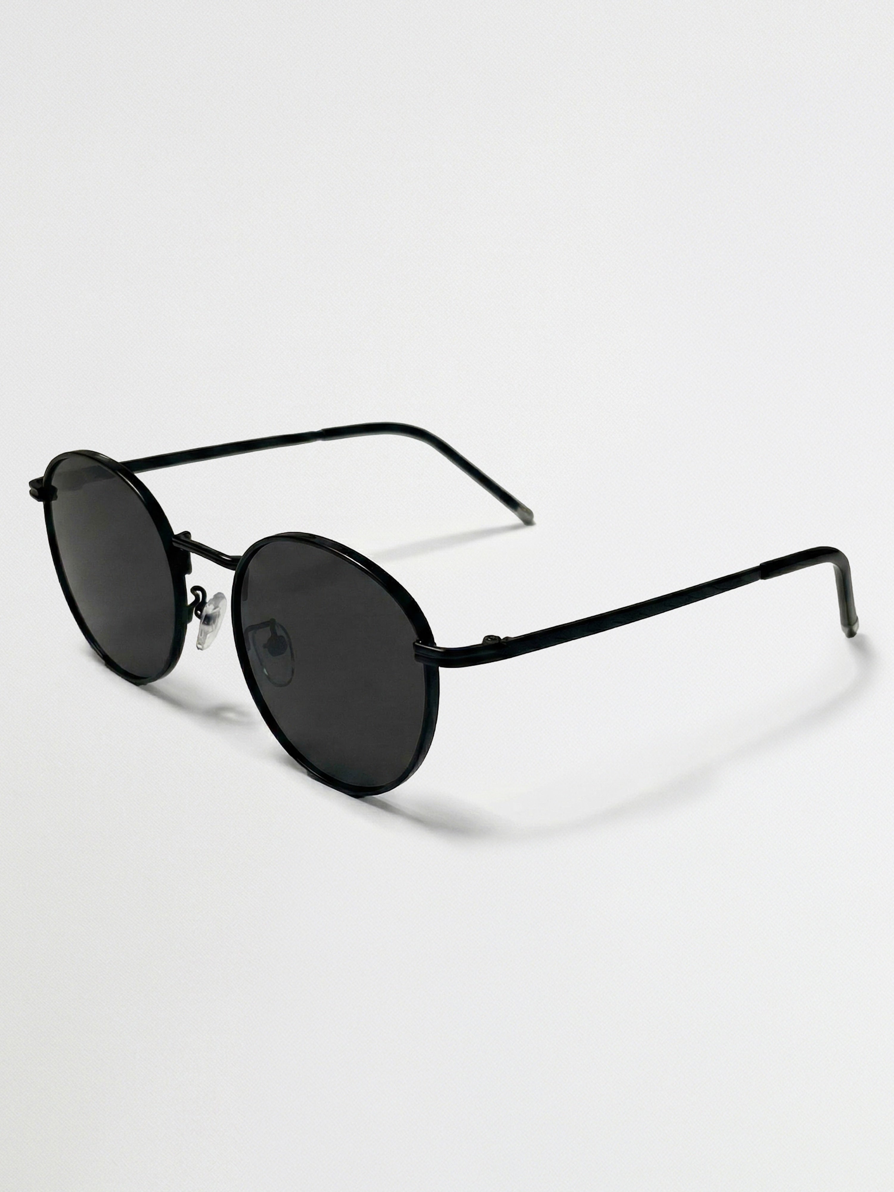 Men Classic Round Sunglasses with Matte Black Frame & Smoke Black Tinted Lenses