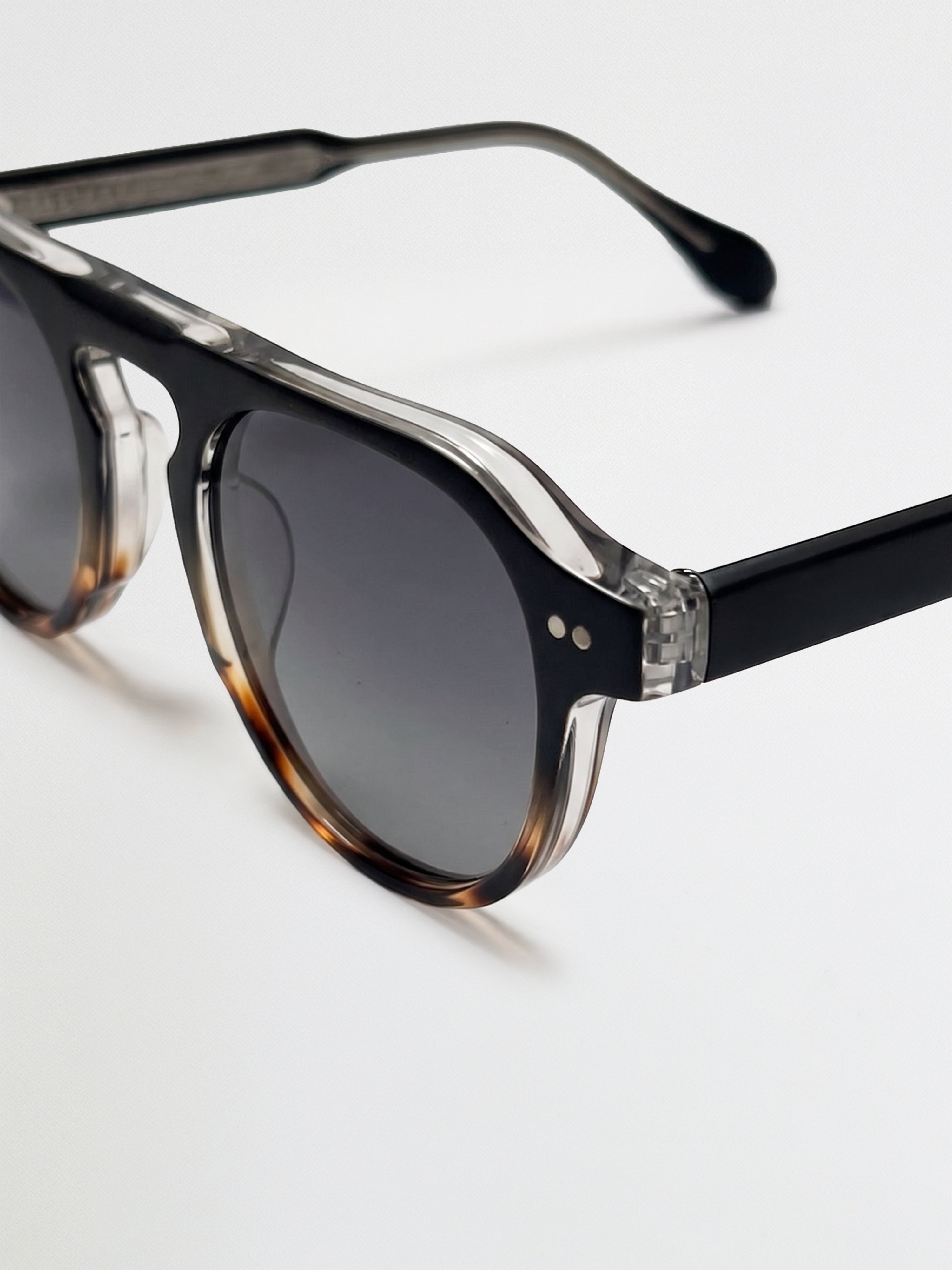 Men Round-Oval Full-Rim Sunglasses with Dual-Tone Frame and Smoke Grey Gradient Lenses