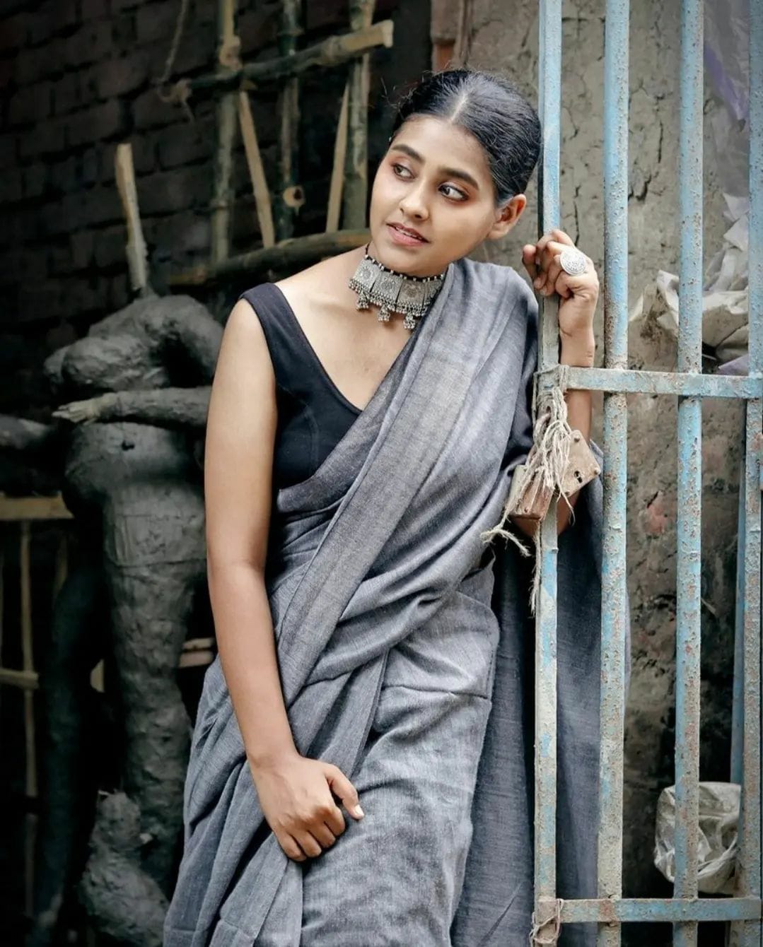 Women Grey Solid Pure Cotton Saree