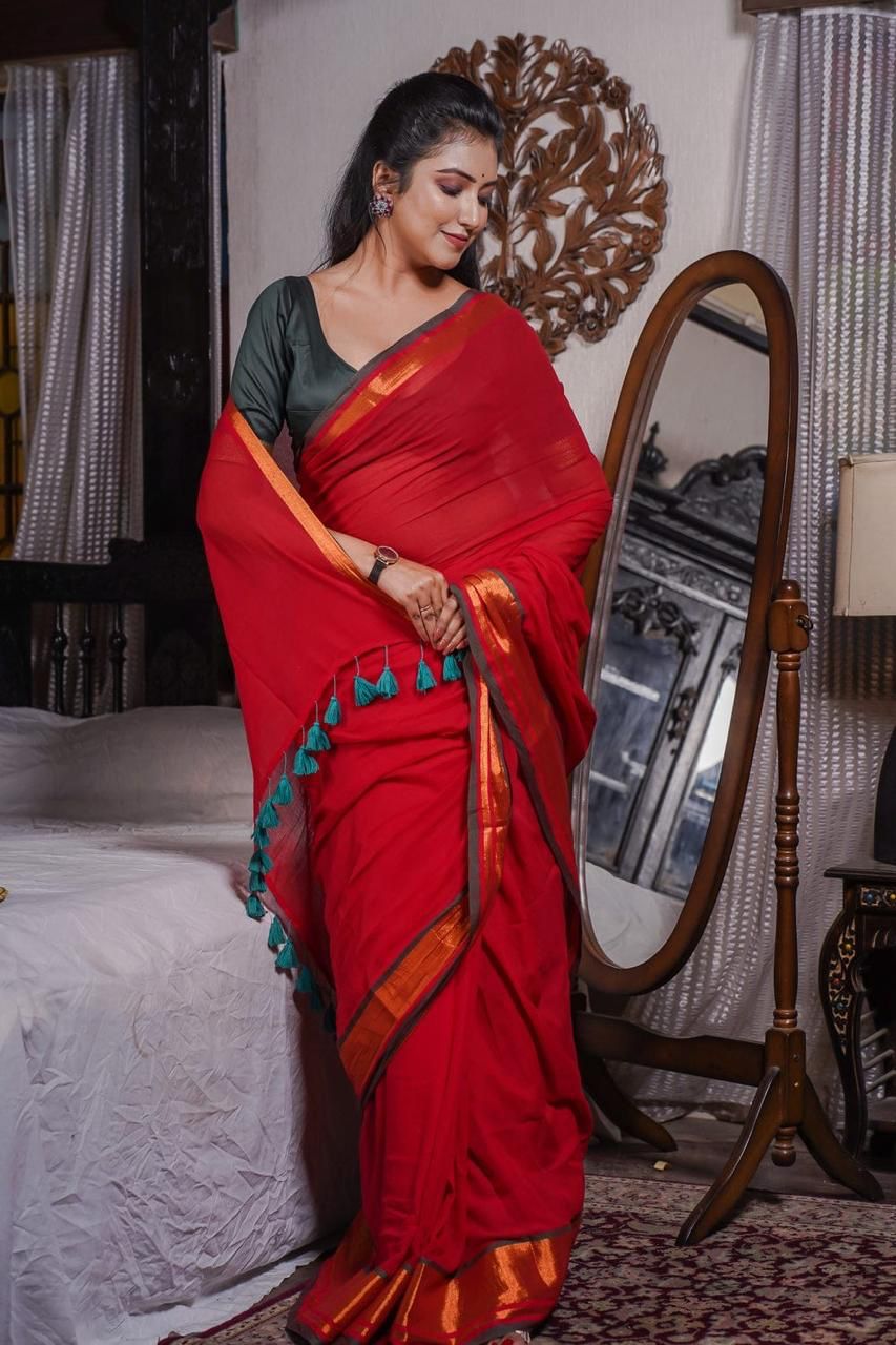 Women Red Mul Cotton Zari Border Saree