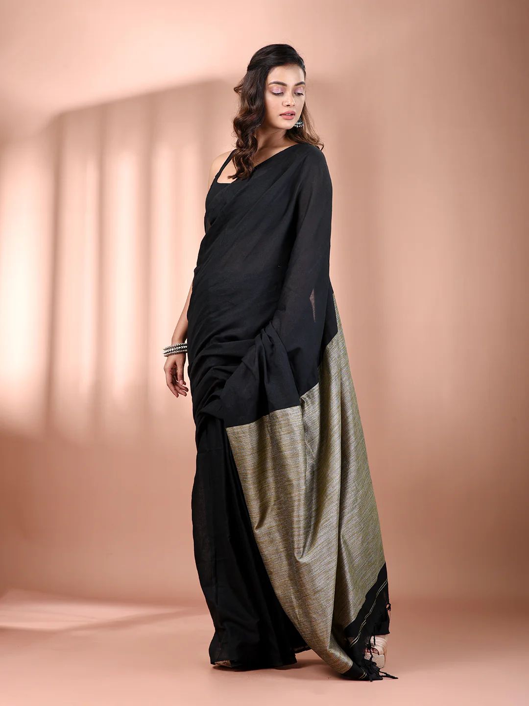 Women Black Gicha Pallu Saree