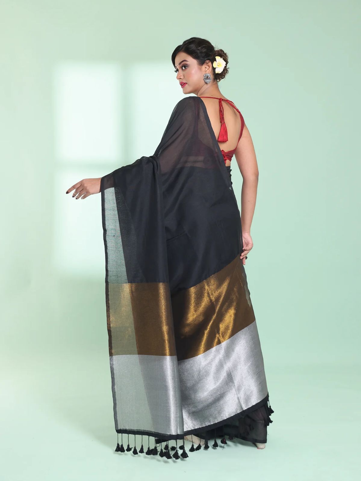 Women Black Zari Border Solid Cotton Saree