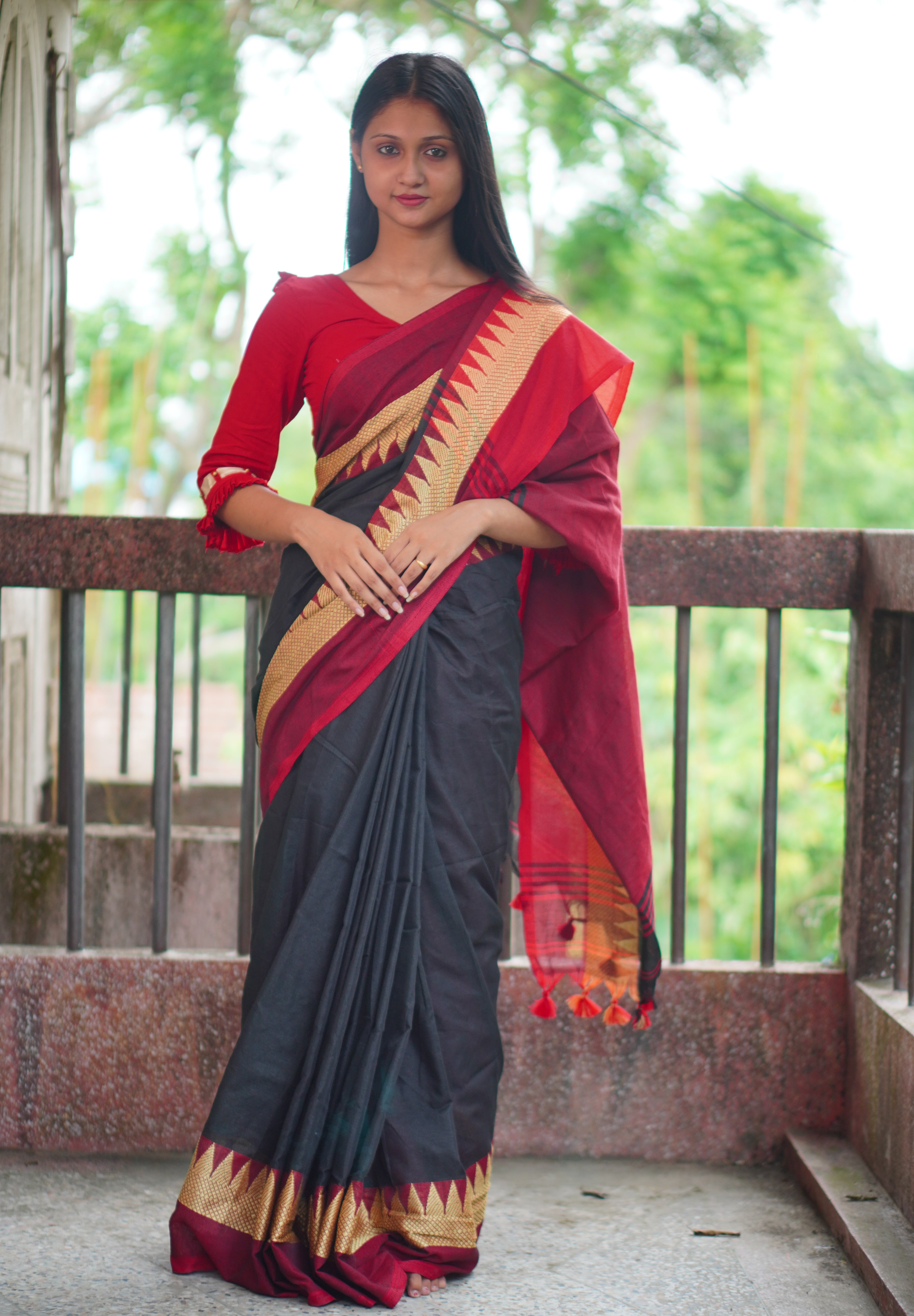 Women Cotton Temple Border Red White Saree