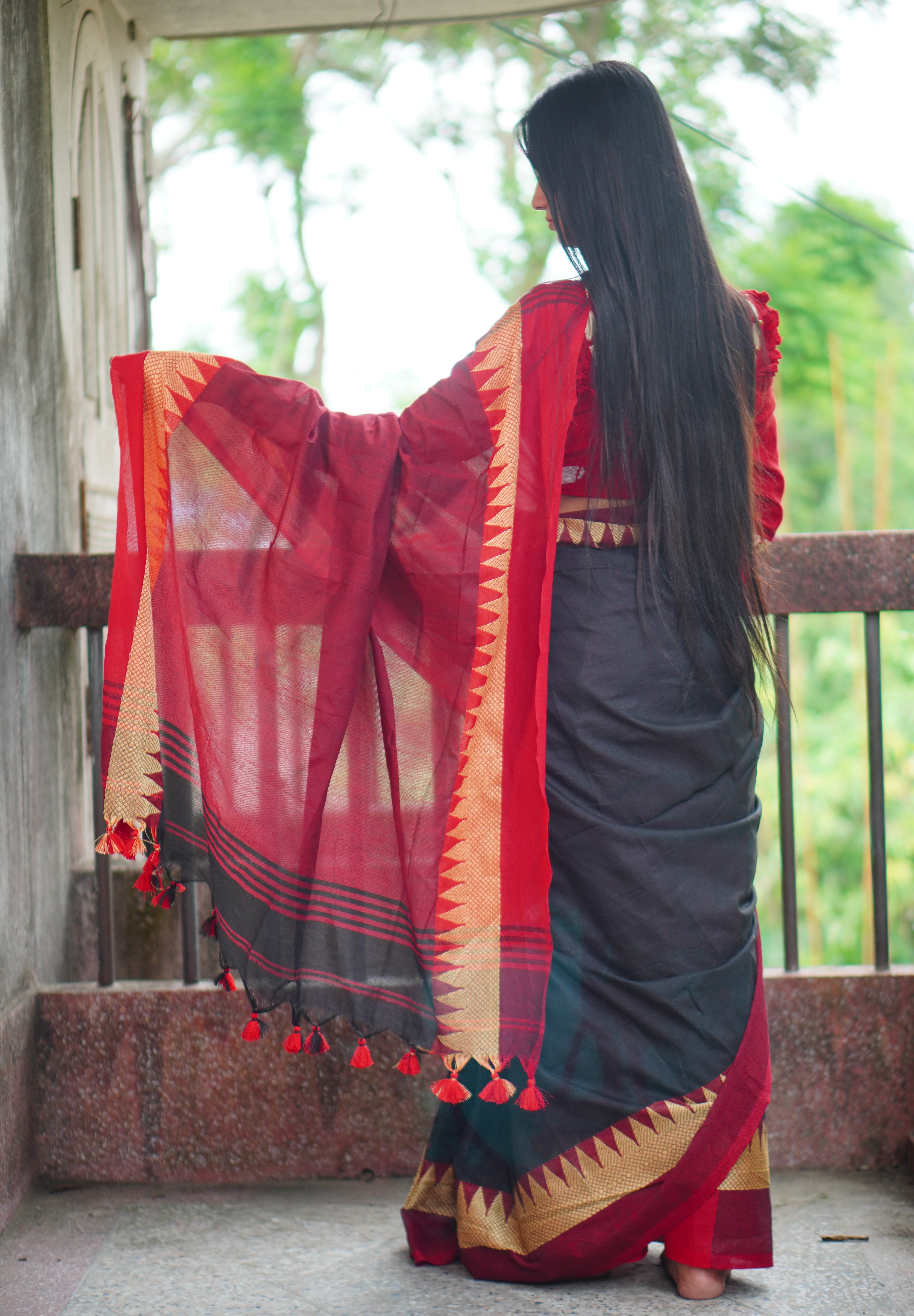 Women Cotton Temple Border Red White Saree