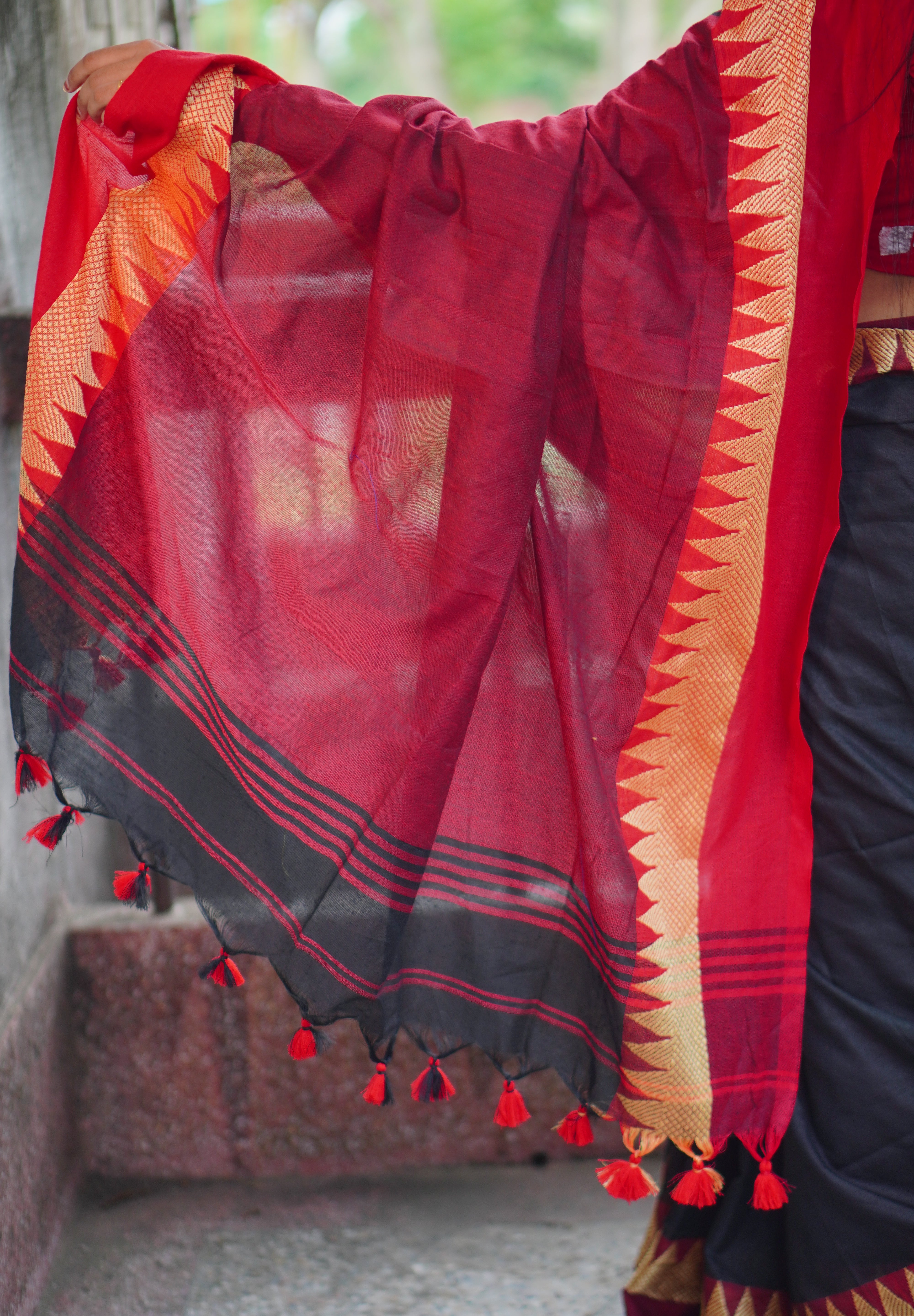 Women Cotton Temple Border Red White Saree