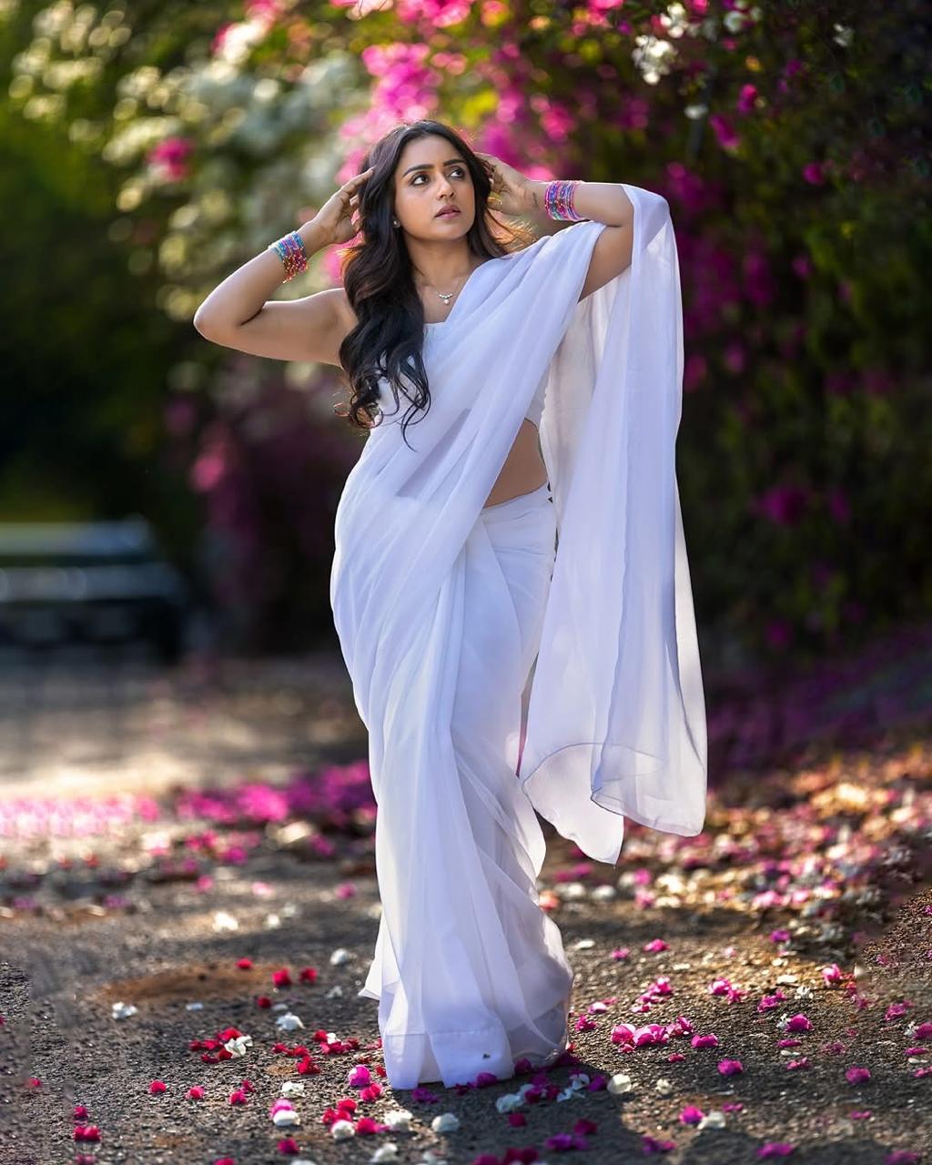 Women Pure Cotton Solid Saree