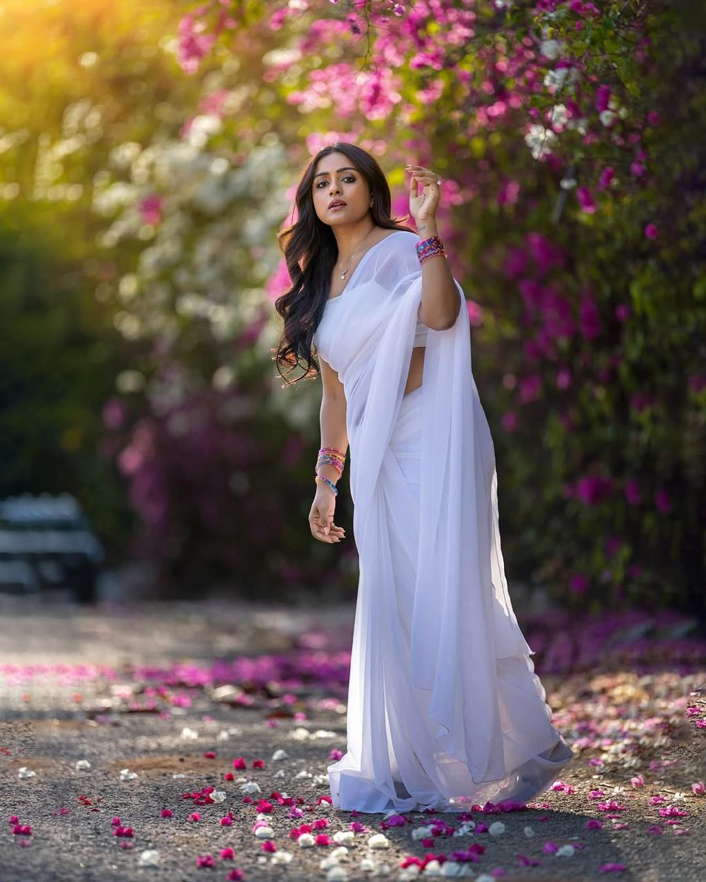 Women Pure Cotton Solid Saree