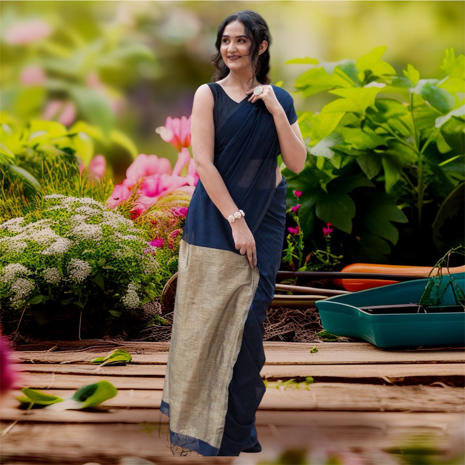 Women Cotton Blue Plain Saree