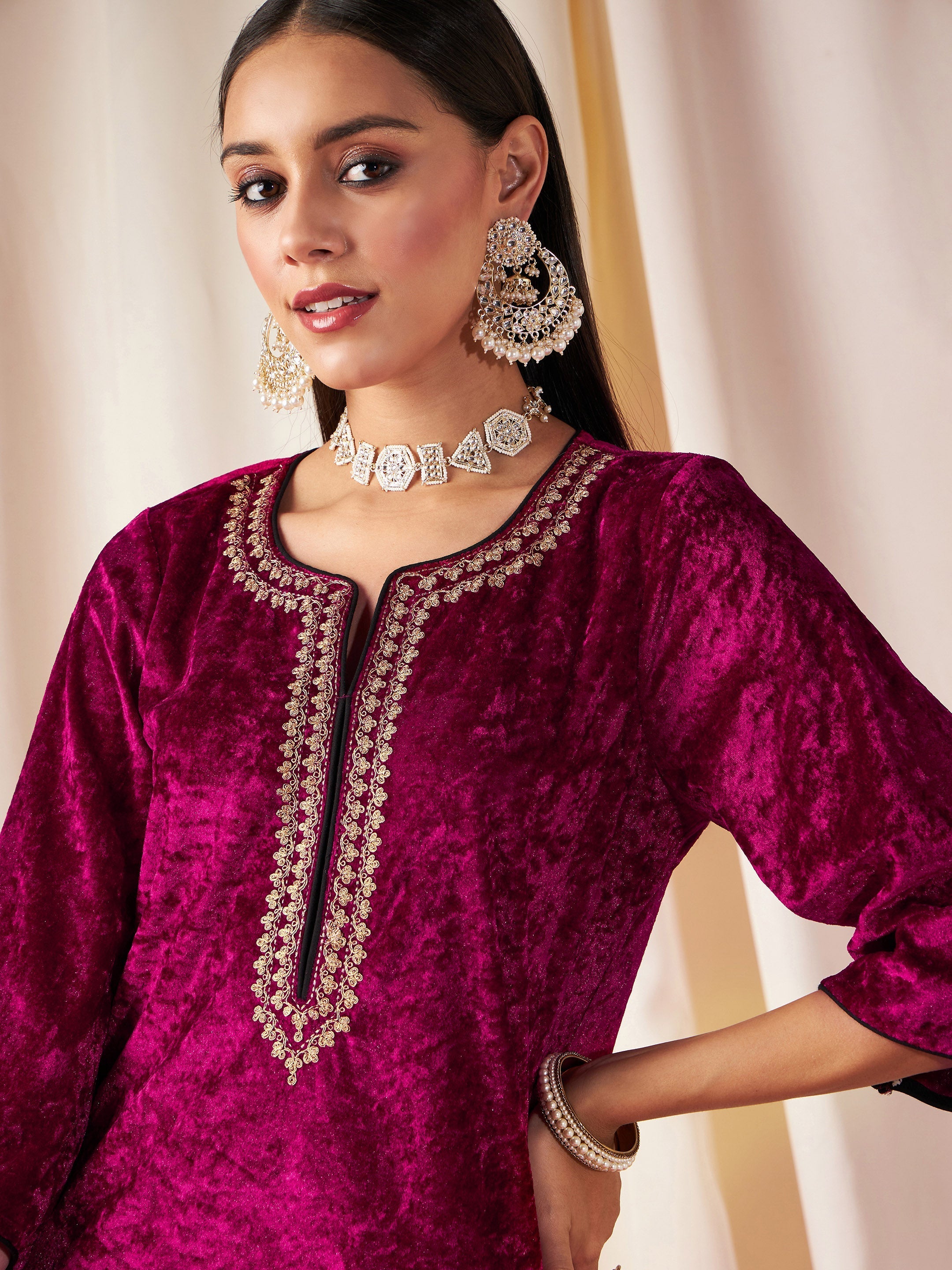 Women Fuchsia Velvet Straight Kurta