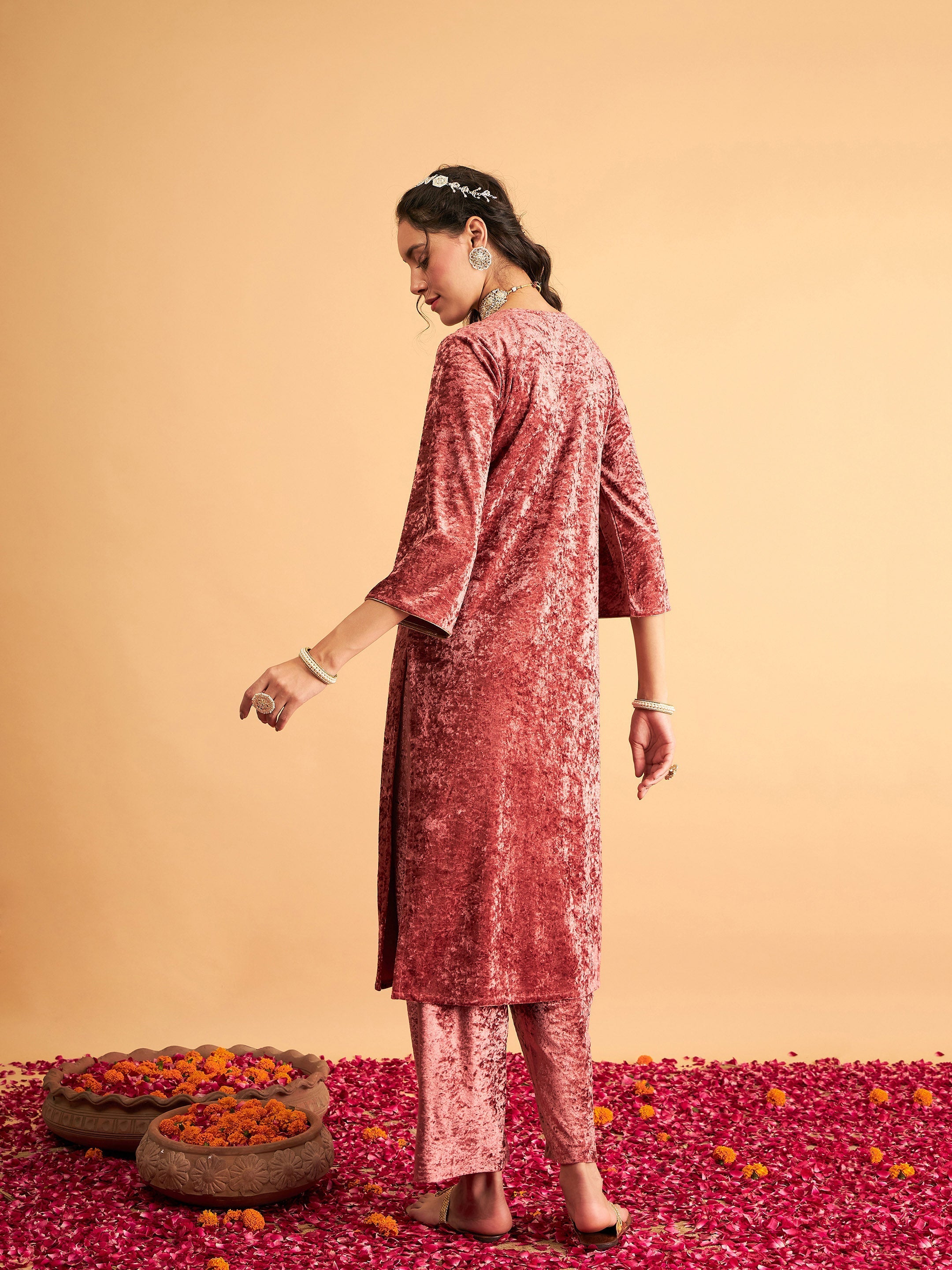 Women Pink Velvet Embroidered Straight Kurta
