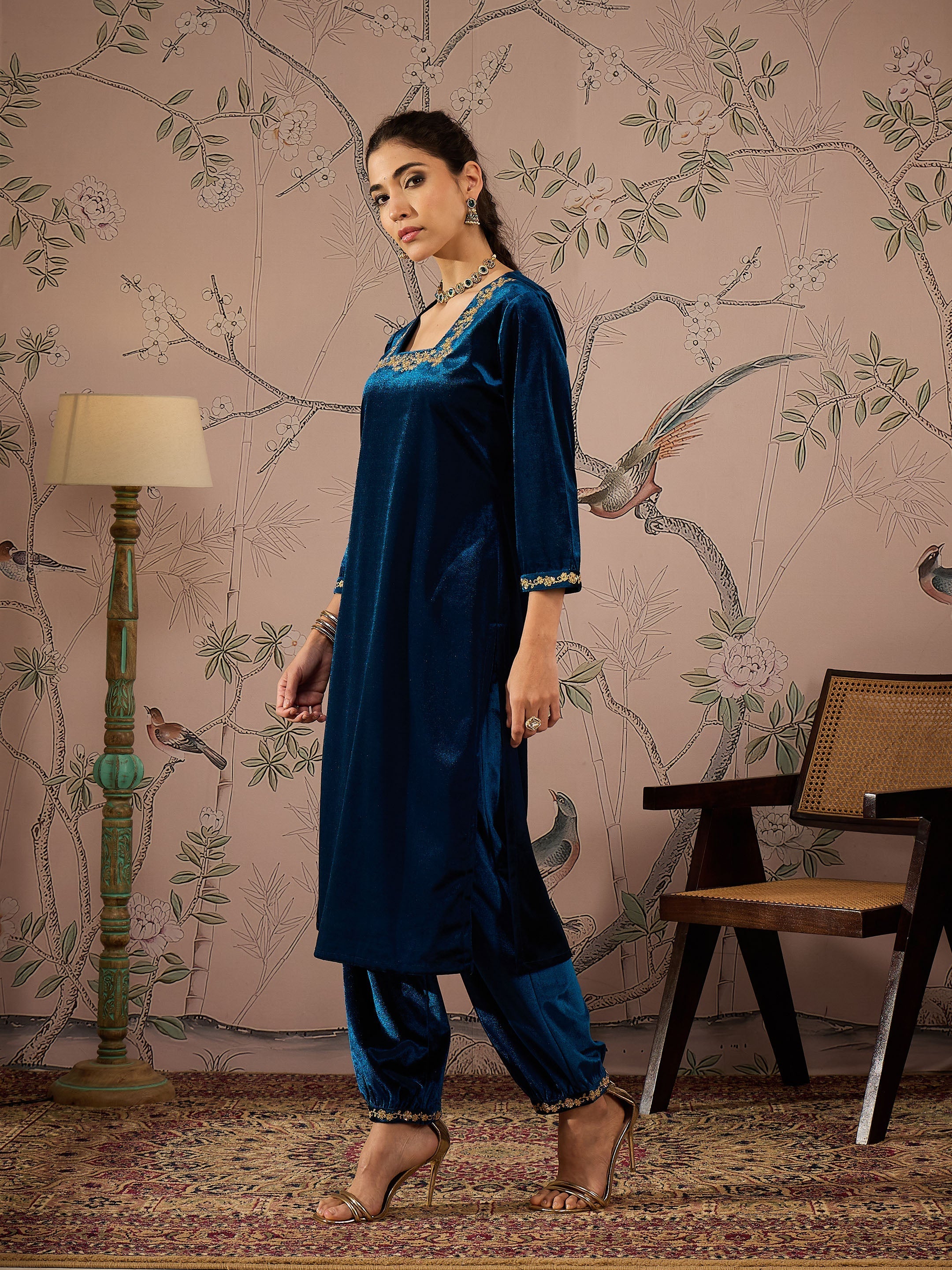 Women Teal Velvet Glass Neck Front Embroidered Kurta