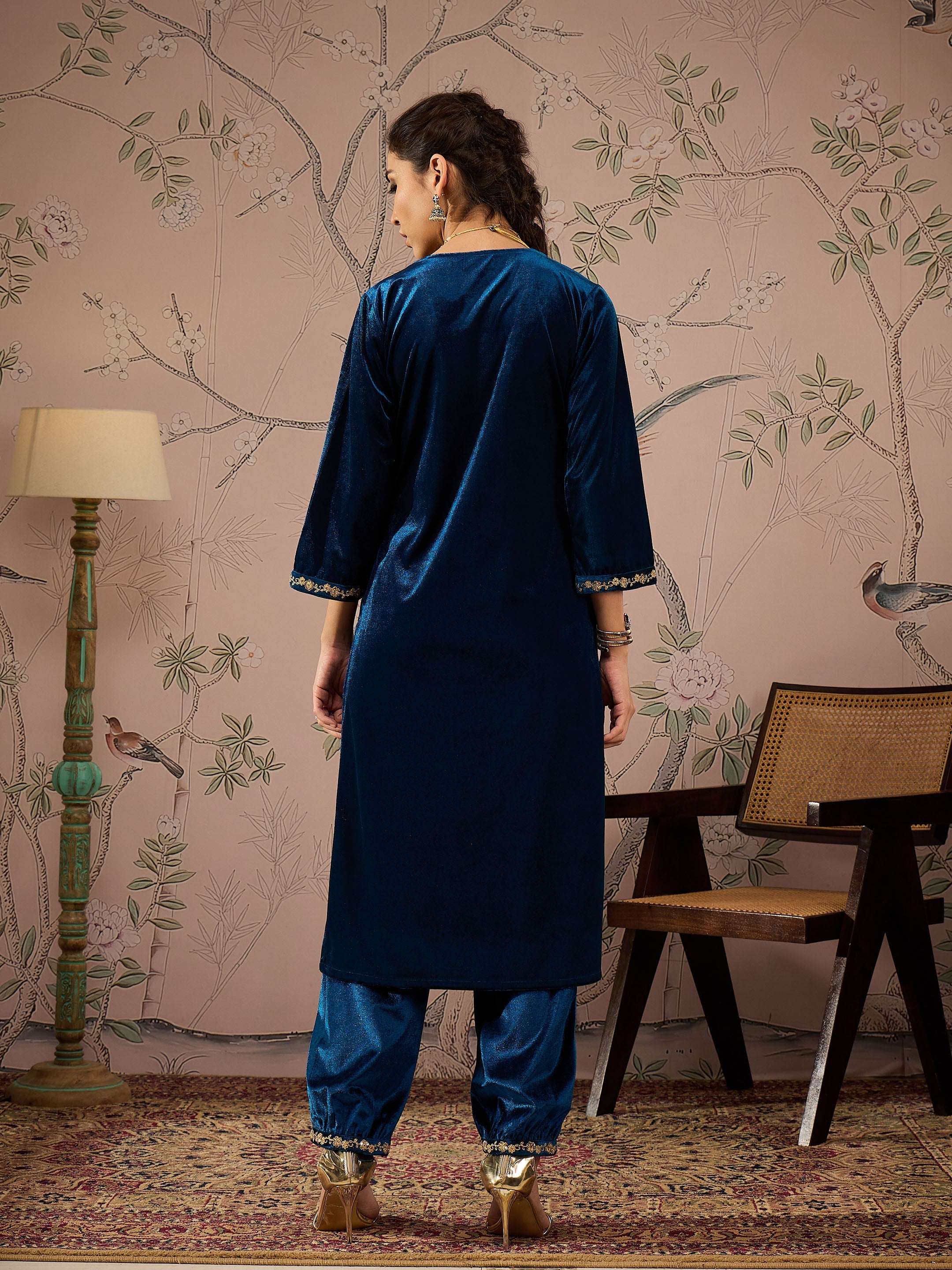 Women Teal Velvet Glass Neck Front Embroidered Kurta