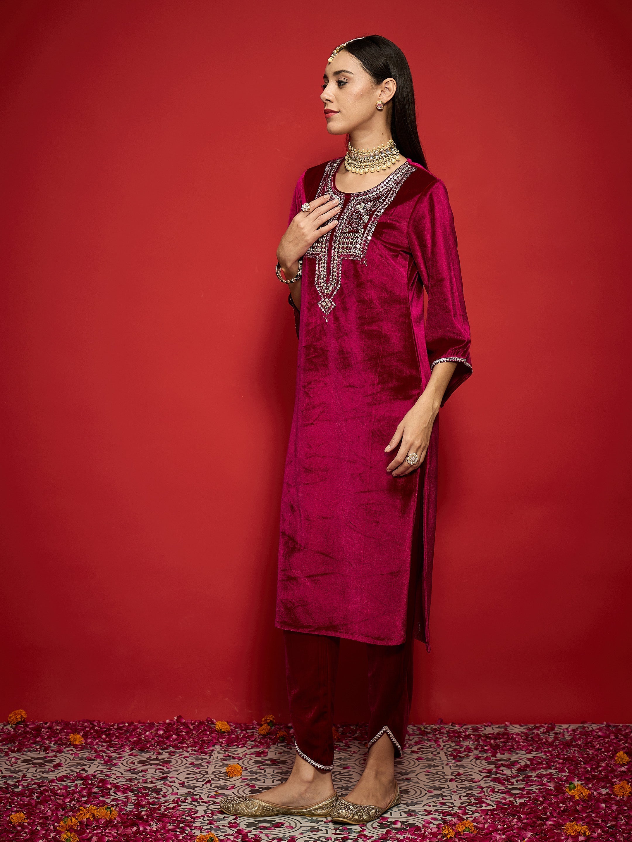 Women Fuchsia Velvet Embroidered Round Neck Straight Kurta